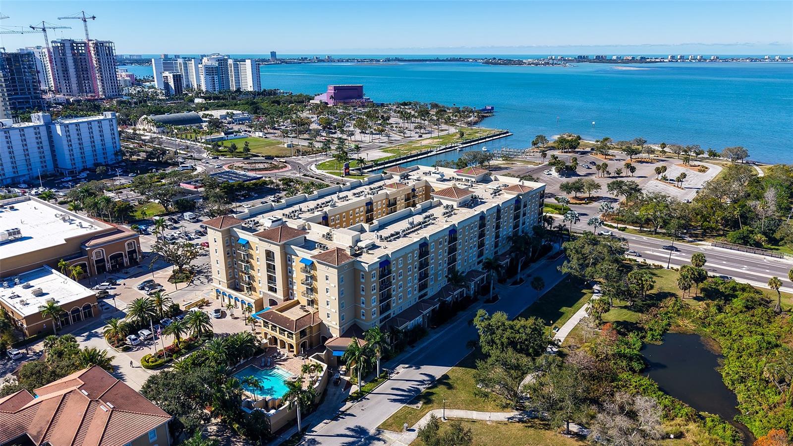 BROADWAY PROMENADE - Residential