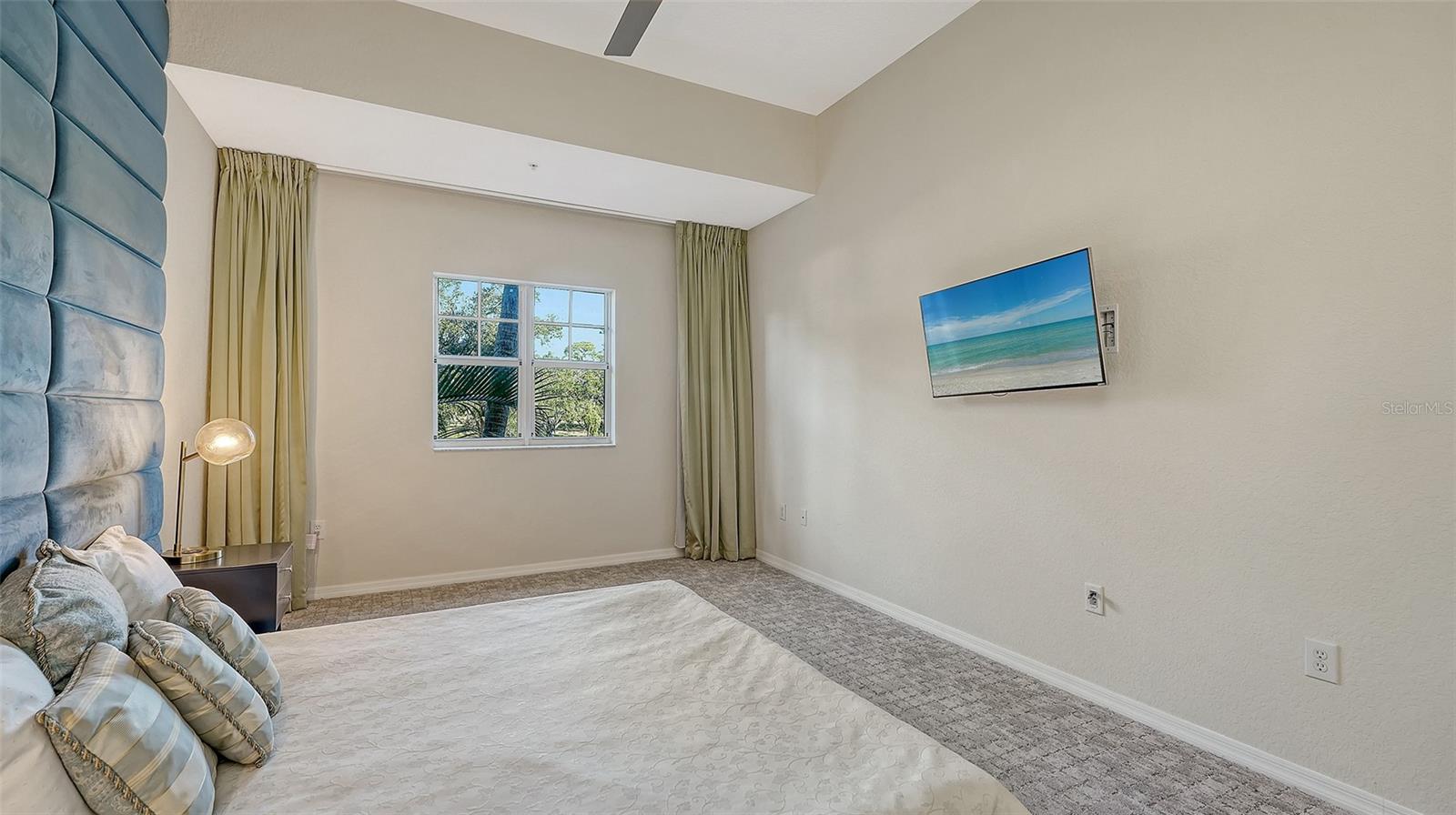 BROADWAY PROMENADE - Residential