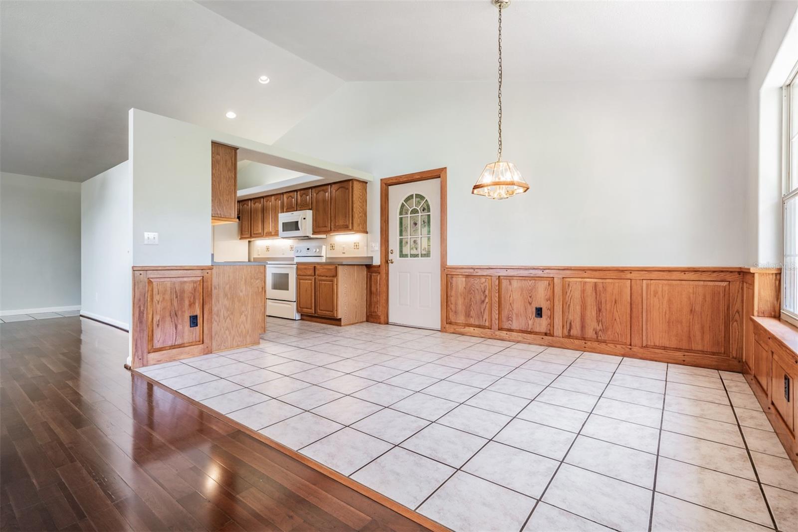 SILVER OAKS - Residential