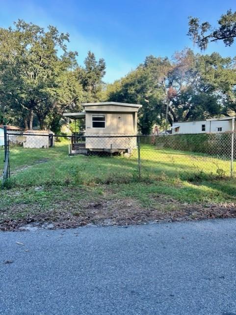 2 bedroom 1 bathroom home located conveniently in Lakeland, close to shopping and dining. Granite counters in the kitchen. Great rental income opportunity! Schedule your private showing today!