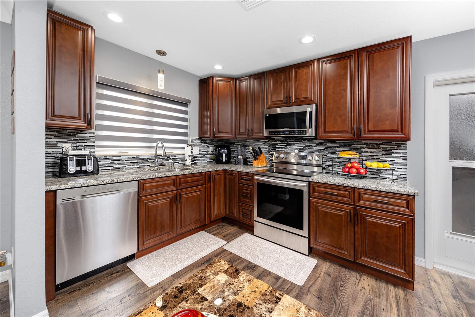 DOUGLAS MANOR ESTATES 1ST ADD - Residential