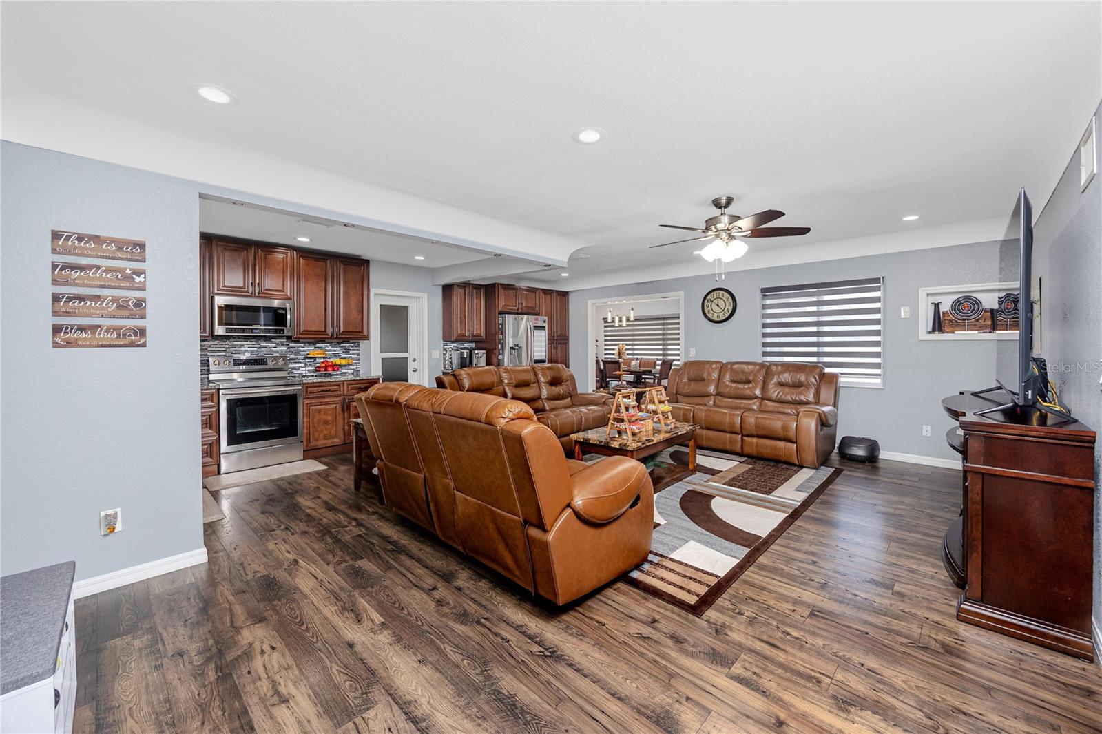 DOUGLAS MANOR ESTATES 1ST ADD - Residential