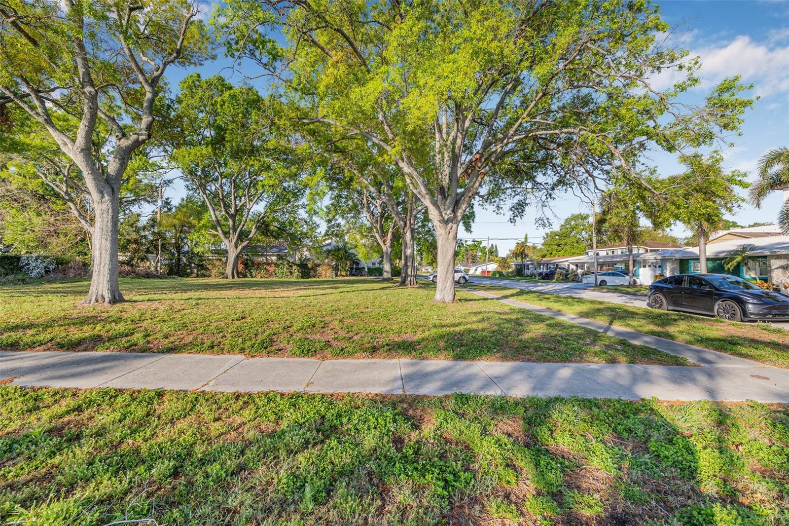 The Middle lot (604) is under contract; the corner one (602) is still available. Under Appraised value - Motivated Seller- a Rare Corner Waterfront Lot on Davis Islands – A Prime Opportunity. This exceptional corner lot on the open bay in Davis Islands, one of South Tampa’s most desirable waterfront communities, offers a rare opportunity to build your dream home. Situated in a prime waterfront location, this property allows you to design a custom residence that maximizes breathtaking bay views, stunning sunsets, and the beauty of island living. With 55 feet of pristine waterfrontage, this homesite provides direct access to the bay, while offering spectacular views from your future upper levels and rooftop deck. For those seeking even more space and possibilities, the adjacent lot is also available ((MLS Number:  TB8465971), allowing you to own one or both properties and create an extraordinary waterfront estate. A Lifestyle Like No Other Davis Islands is known for its exclusive waterfront lifestyle, offering a wealth of recreational amenities, including a yacht club, private airport, tennis complex, community pools, parks, and a charming downtown area filled with boutique shopping and dining. With top-rated schools and proximity to Water Street, Riverwalk, major sports venues, and world-class entertainment, this is your chance to experience luxury waterfront living at its finest. Don’t miss out on this rare opportunity. The lot next to it (604 Channel Dr) is for sale as well. TB8465971. Buy both and save