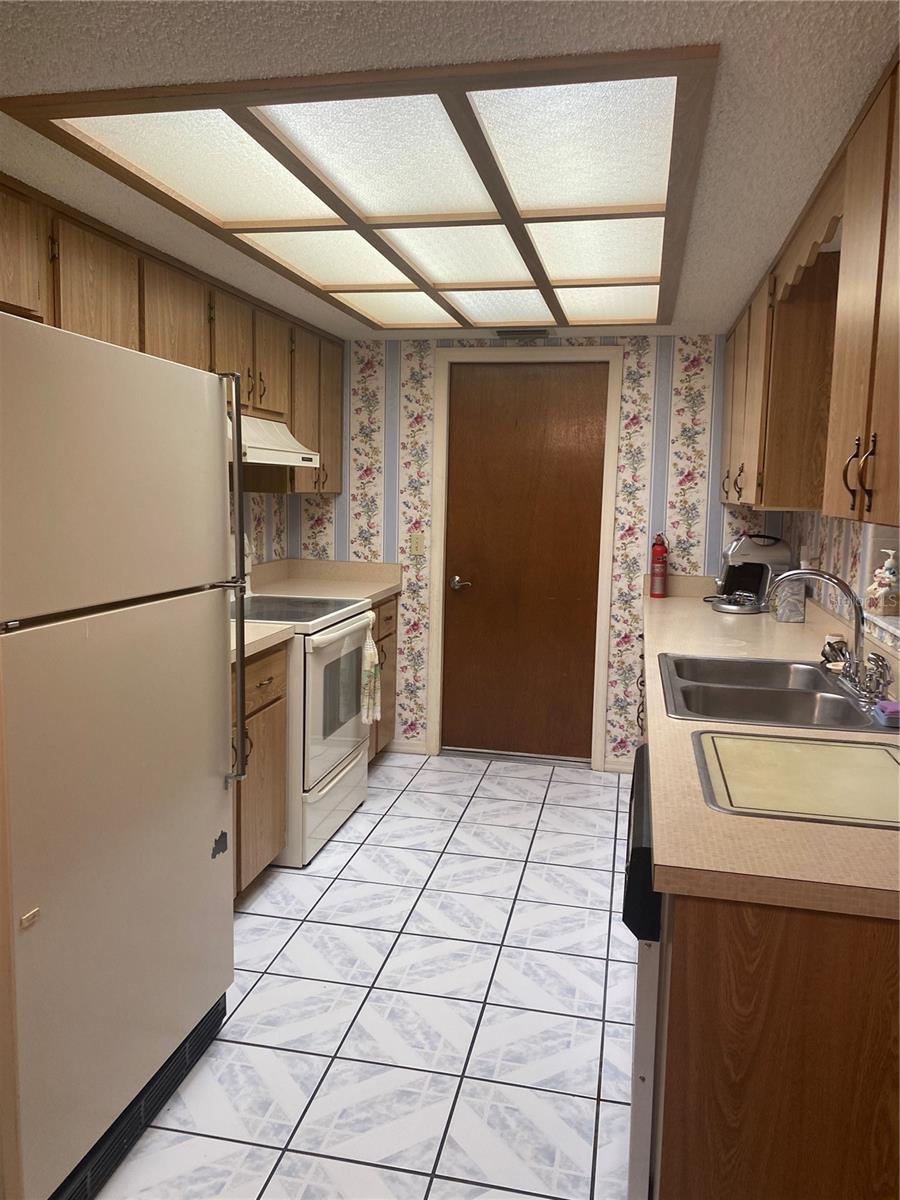 LAKE WEIR GARDENS - Residential