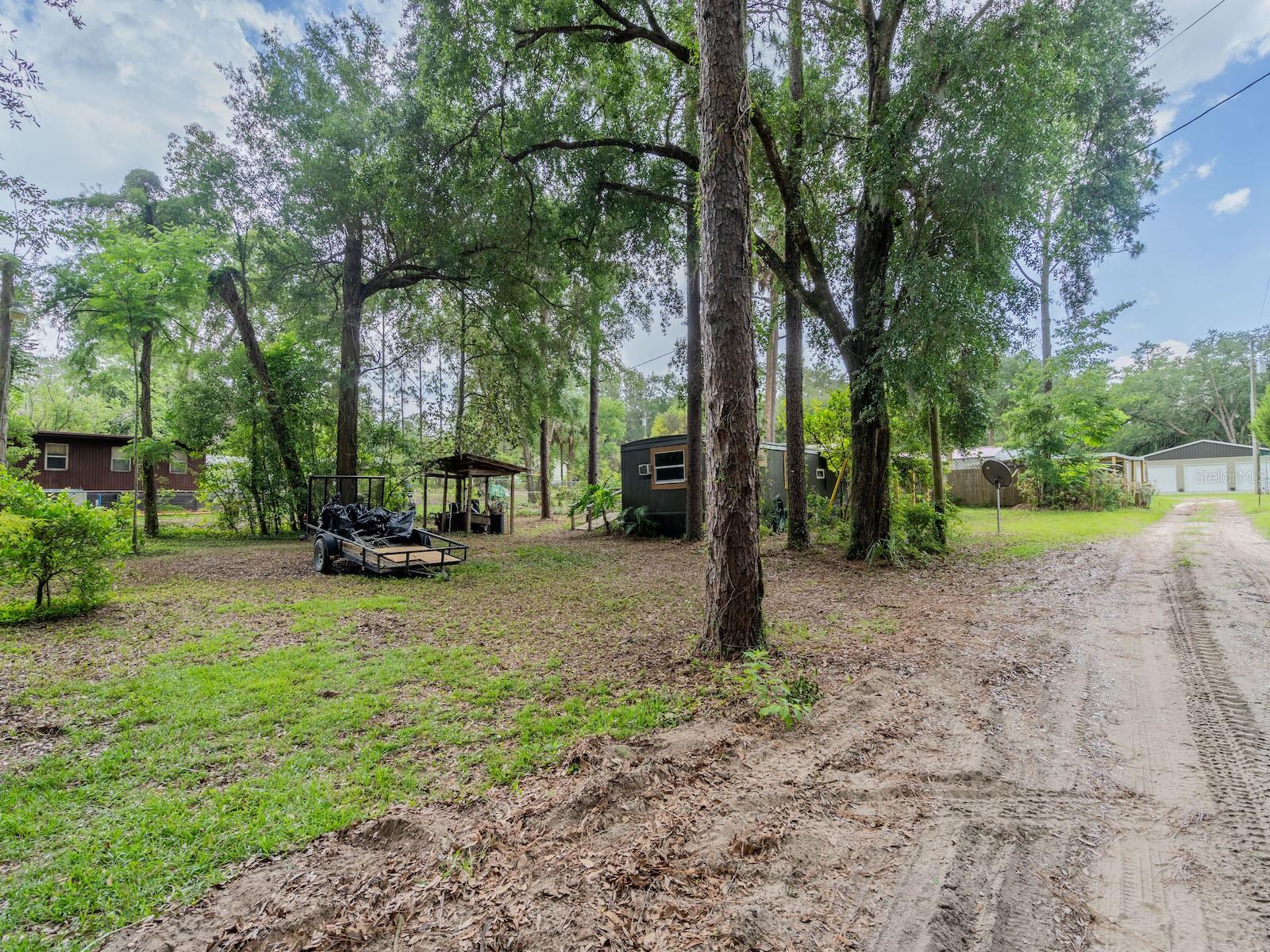BUCKSKIN LAKE MANOR - Residential