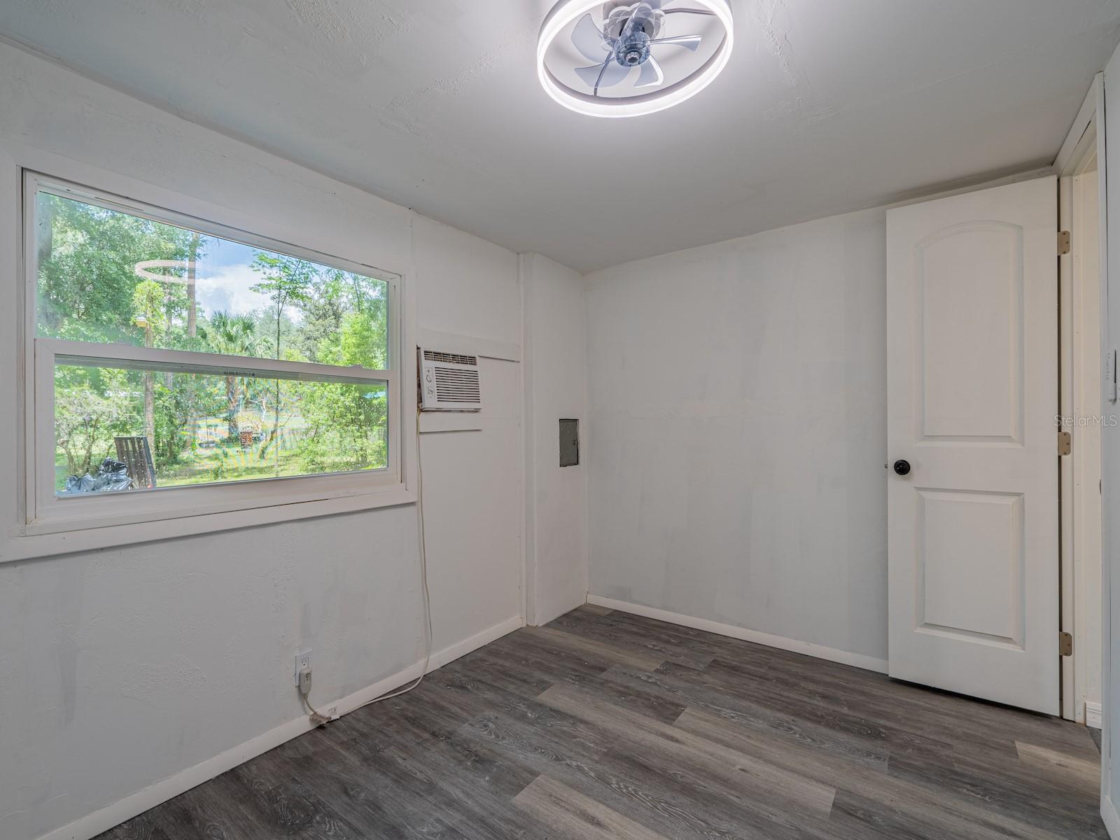 BUCKSKIN LAKE MANOR - Residential