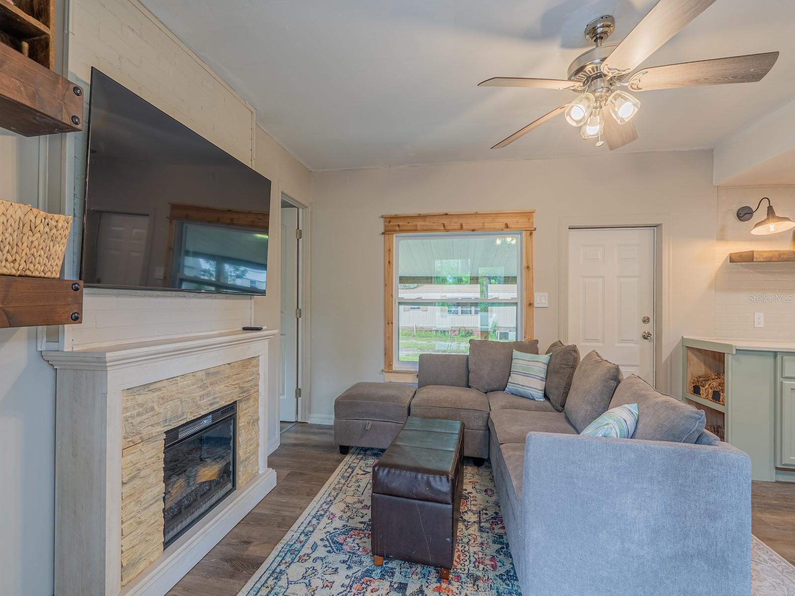 BUCKSKIN LAKE MANOR - Residential