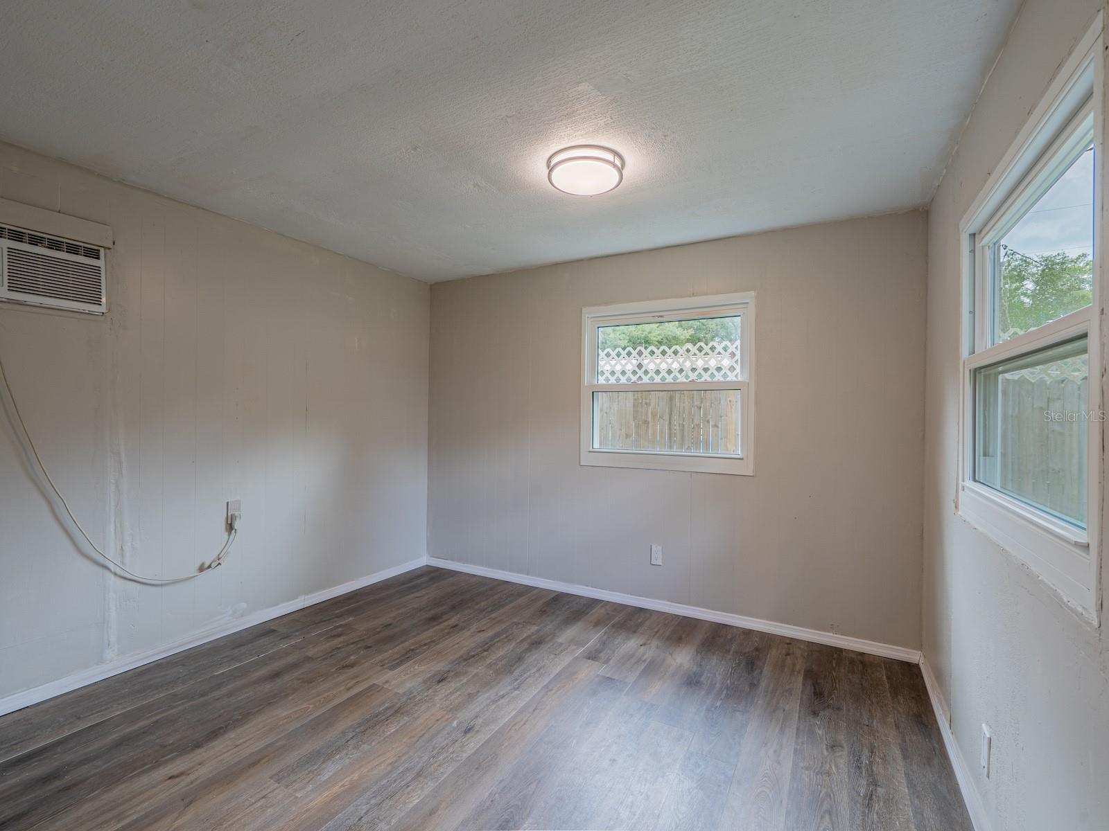 BUCKSKIN LAKE MANOR - Residential