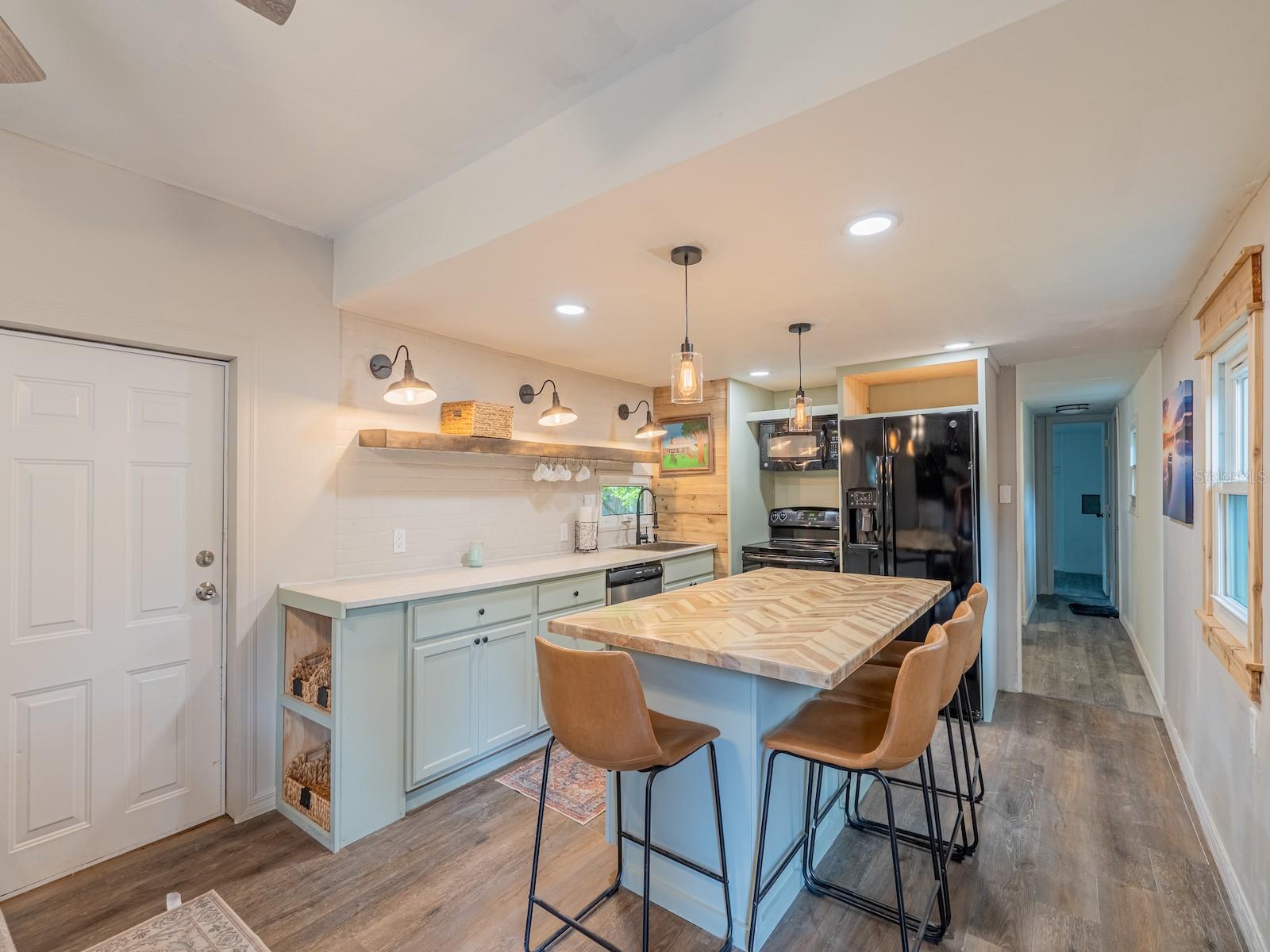 BUCKSKIN LAKE MANOR - Residential