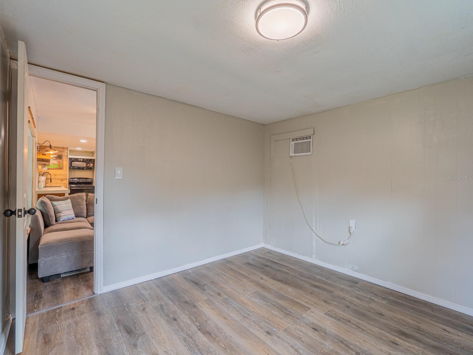 BUCKSKIN LAKE MANOR - Residential