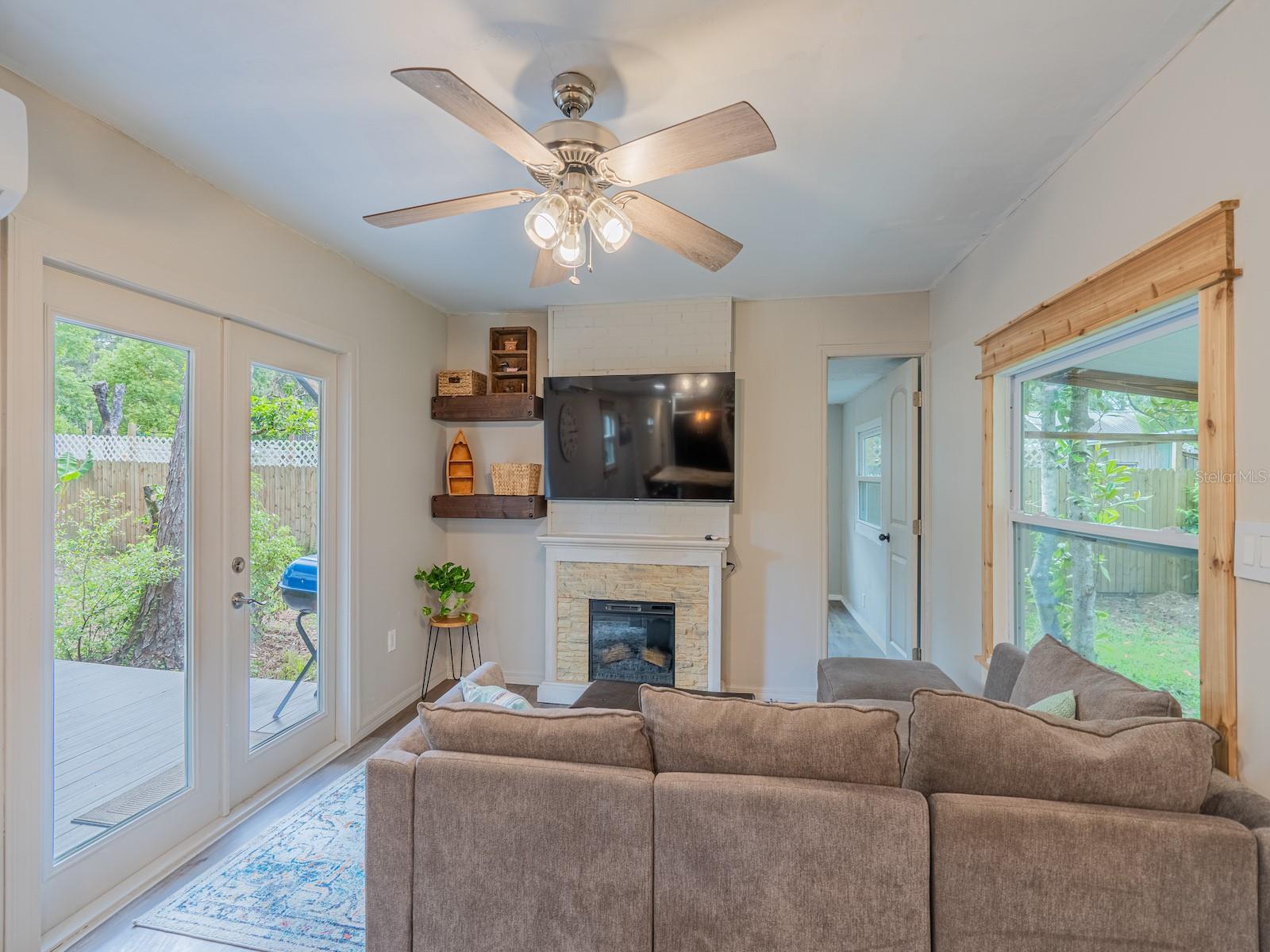 BUCKSKIN LAKE MANOR - Residential