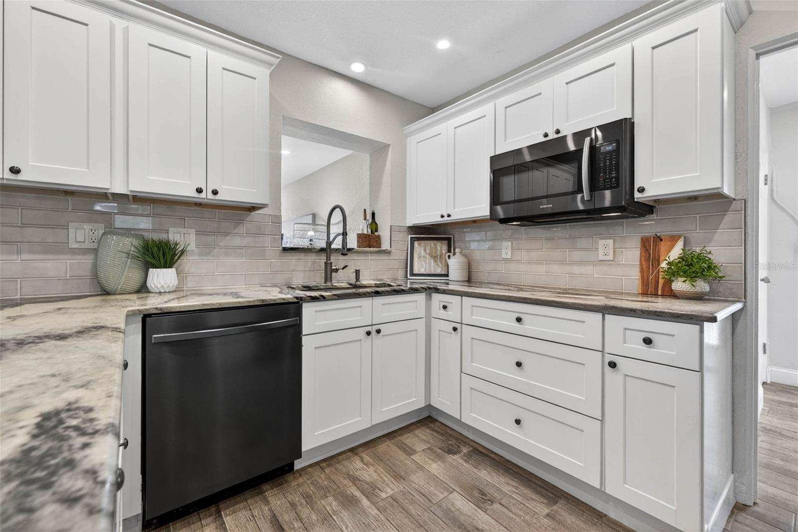 SHORE ACRES BUTTERFLY LAKE REP - Residential