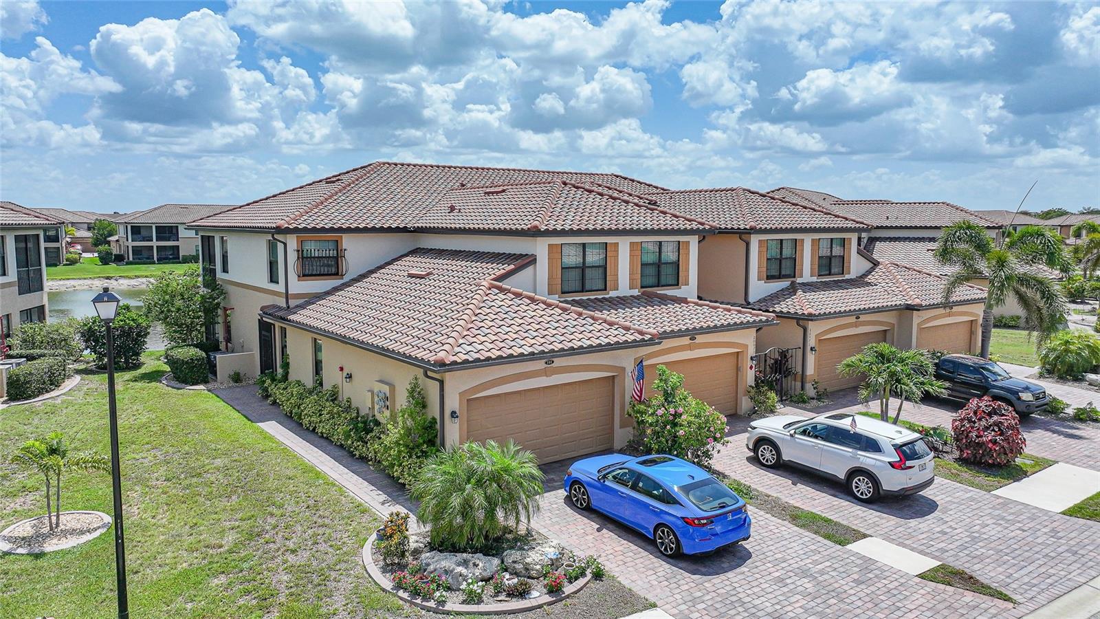 COACH HOMES 1 AT GRAN PARADISO - Residential