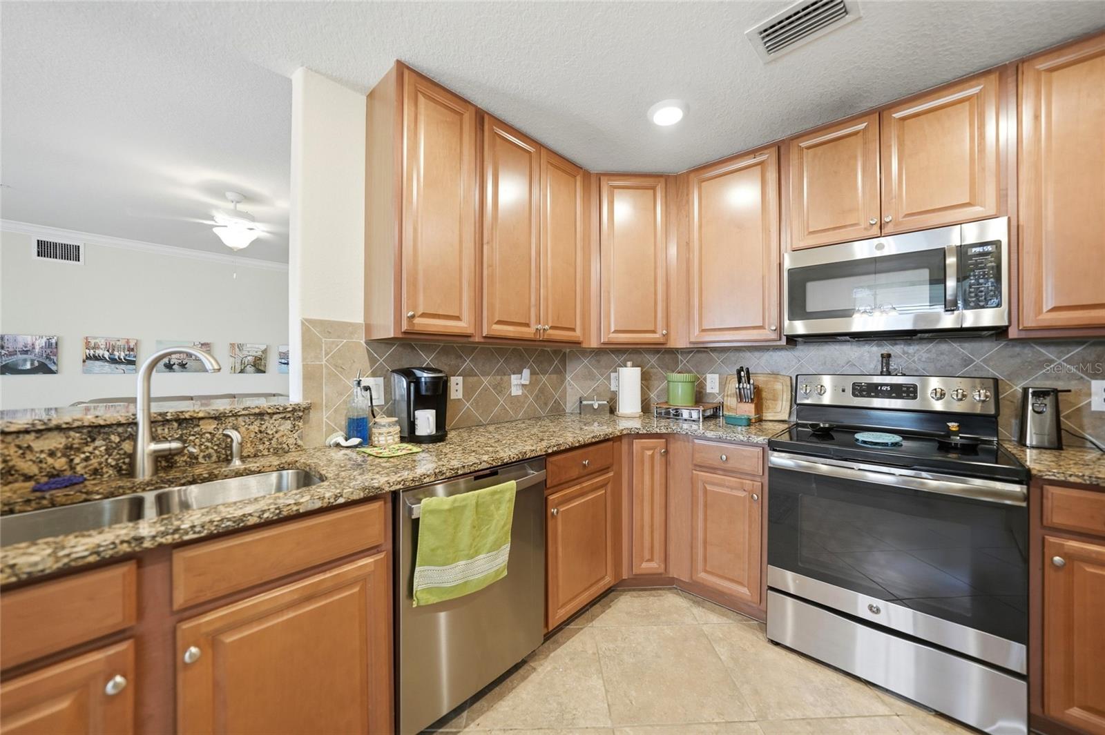 COACH HOMES 1 AT GRAN PARADISO - Residential