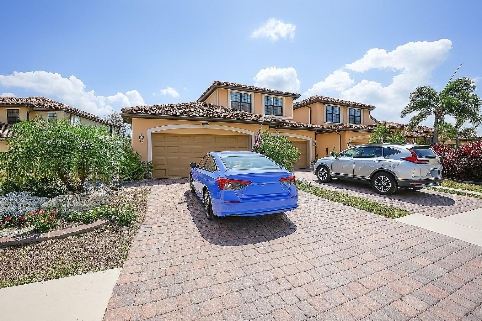 COACH HOMES 1 AT GRAN PARADISO - Residential