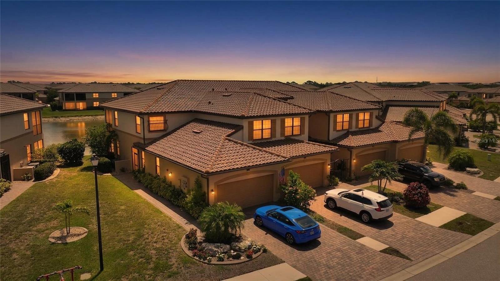 COACH HOMES 1 AT GRAN PARADISO - Residential