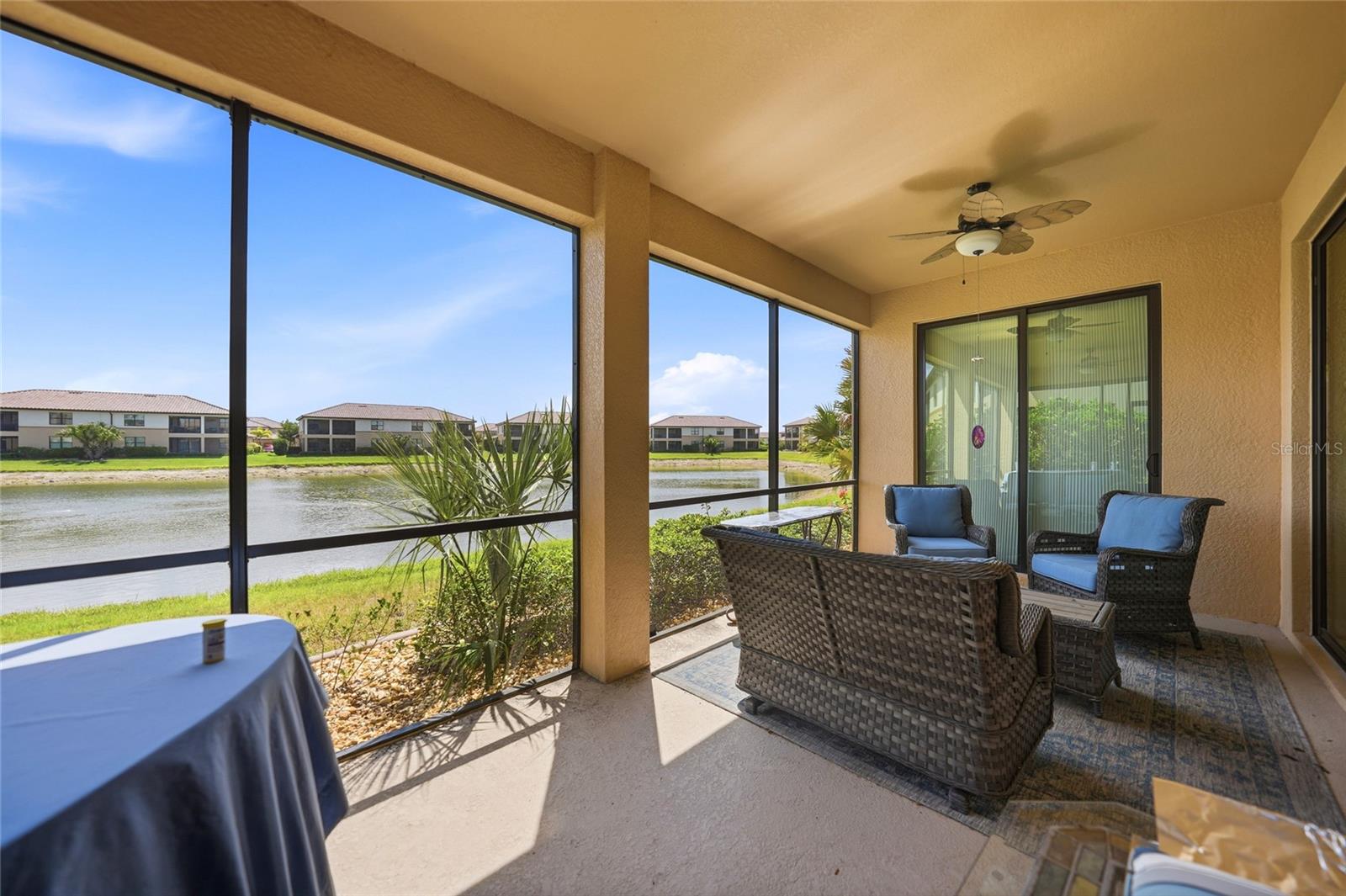 COACH HOMES 1 AT GRAN PARADISO - Residential
