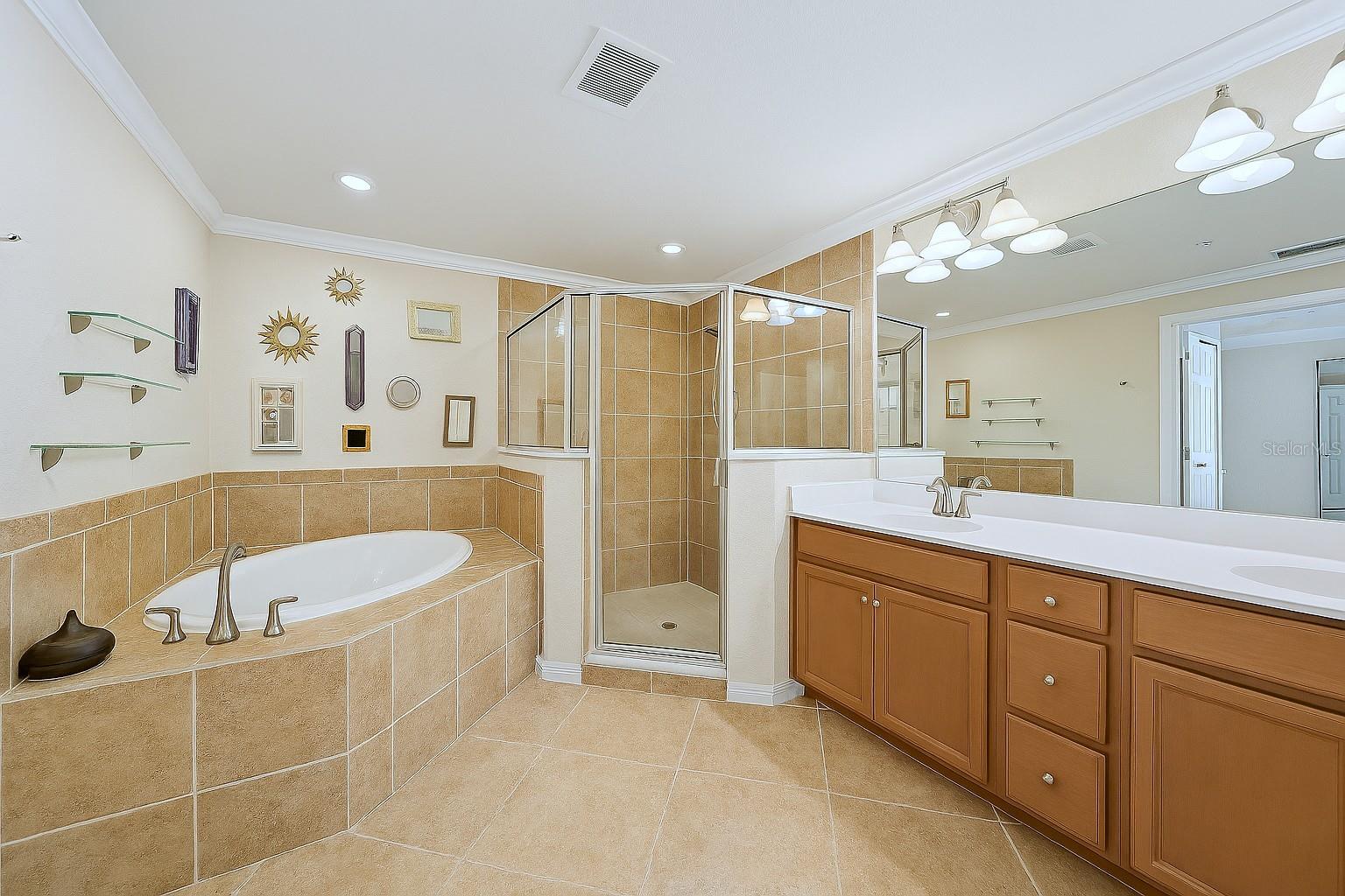 COACH HOMES 1 AT GRAN PARADISO - Residential