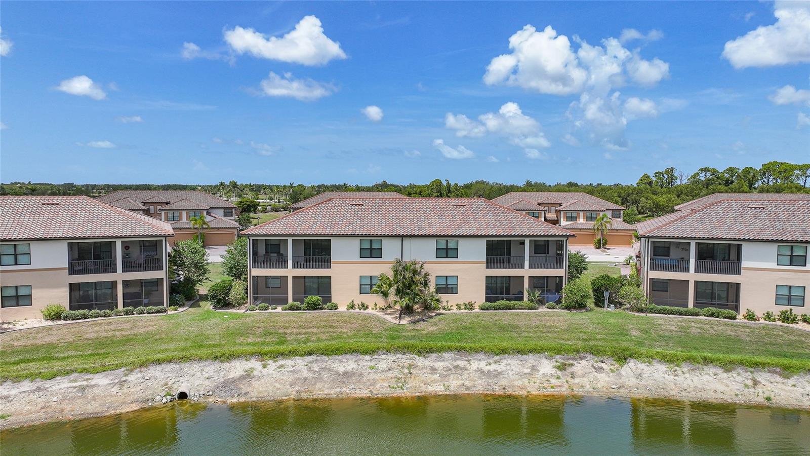 COACH HOMES 1 AT GRAN PARADISO - Residential