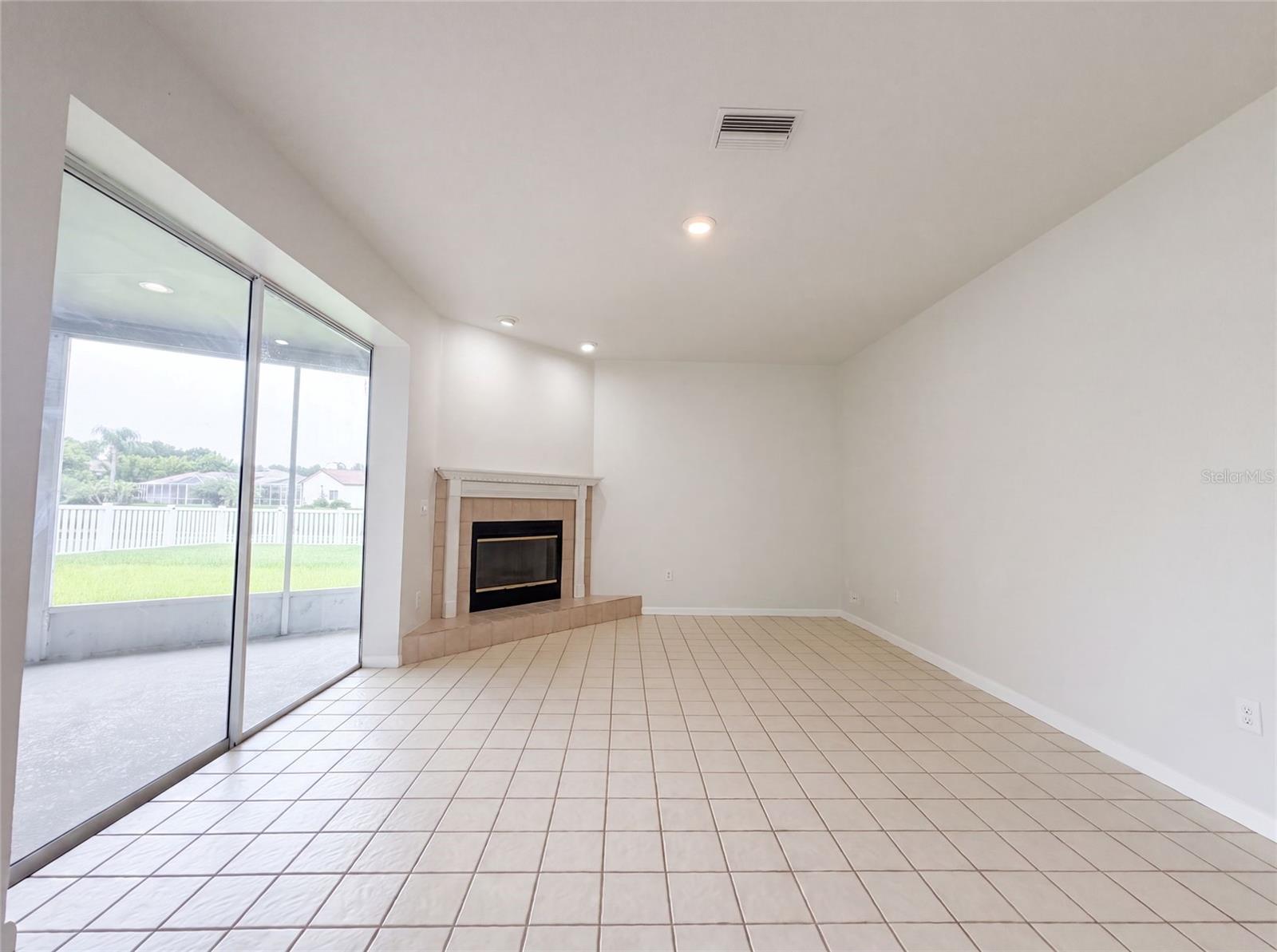 CLUBHOUSE ESTATES AT SUMMERFIE - Residential