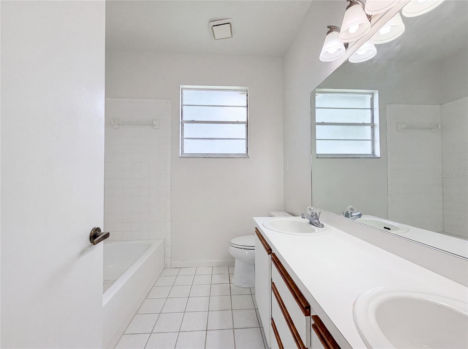 CLUBHOUSE ESTATES AT SUMMERFIE - Residential