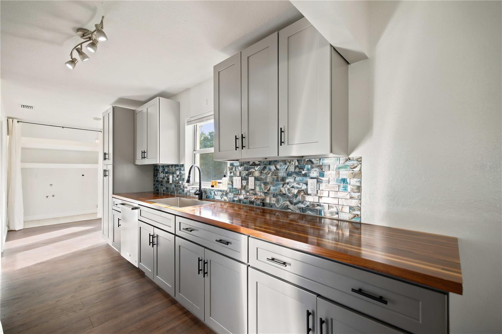 SILVER SPGS SHORES 23 - Residential