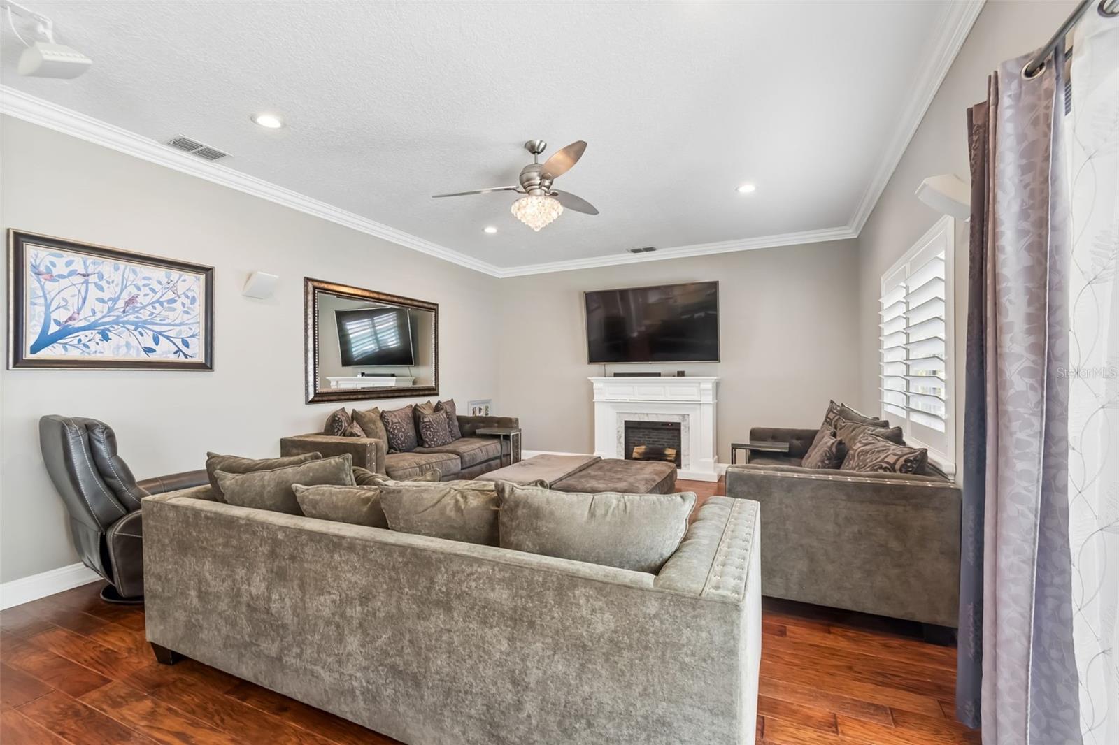 WINDSOR PARK AT THE EAGLES-FI - Residential