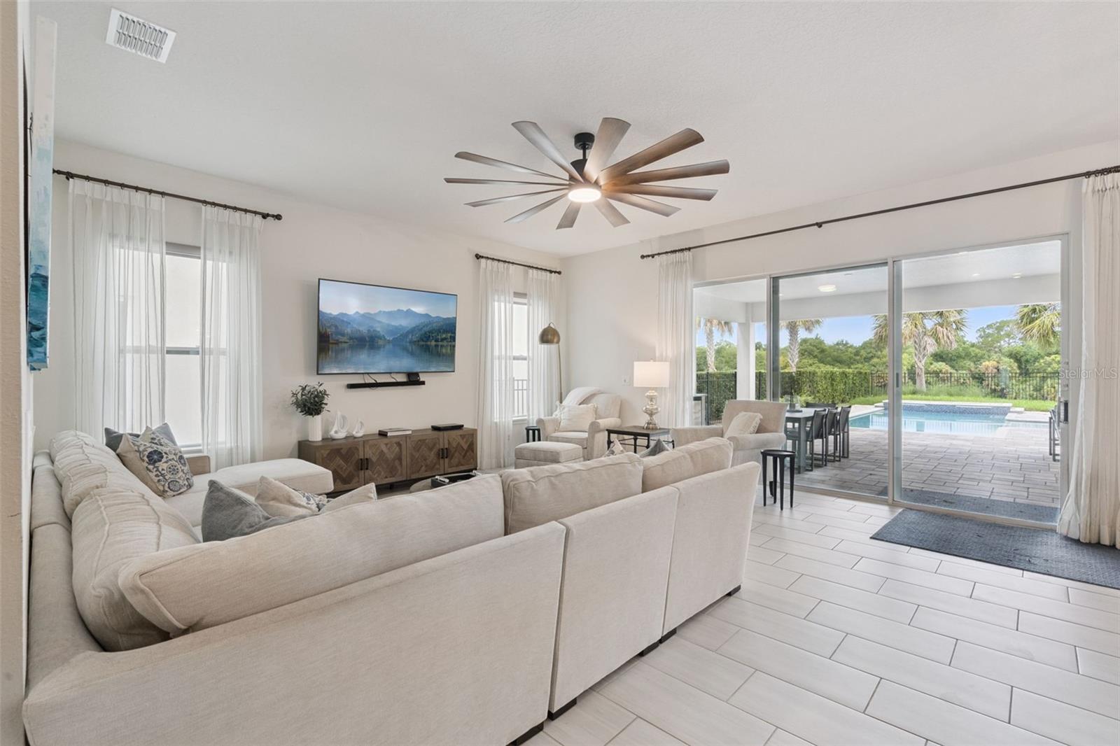 REUNION WEST - Residential