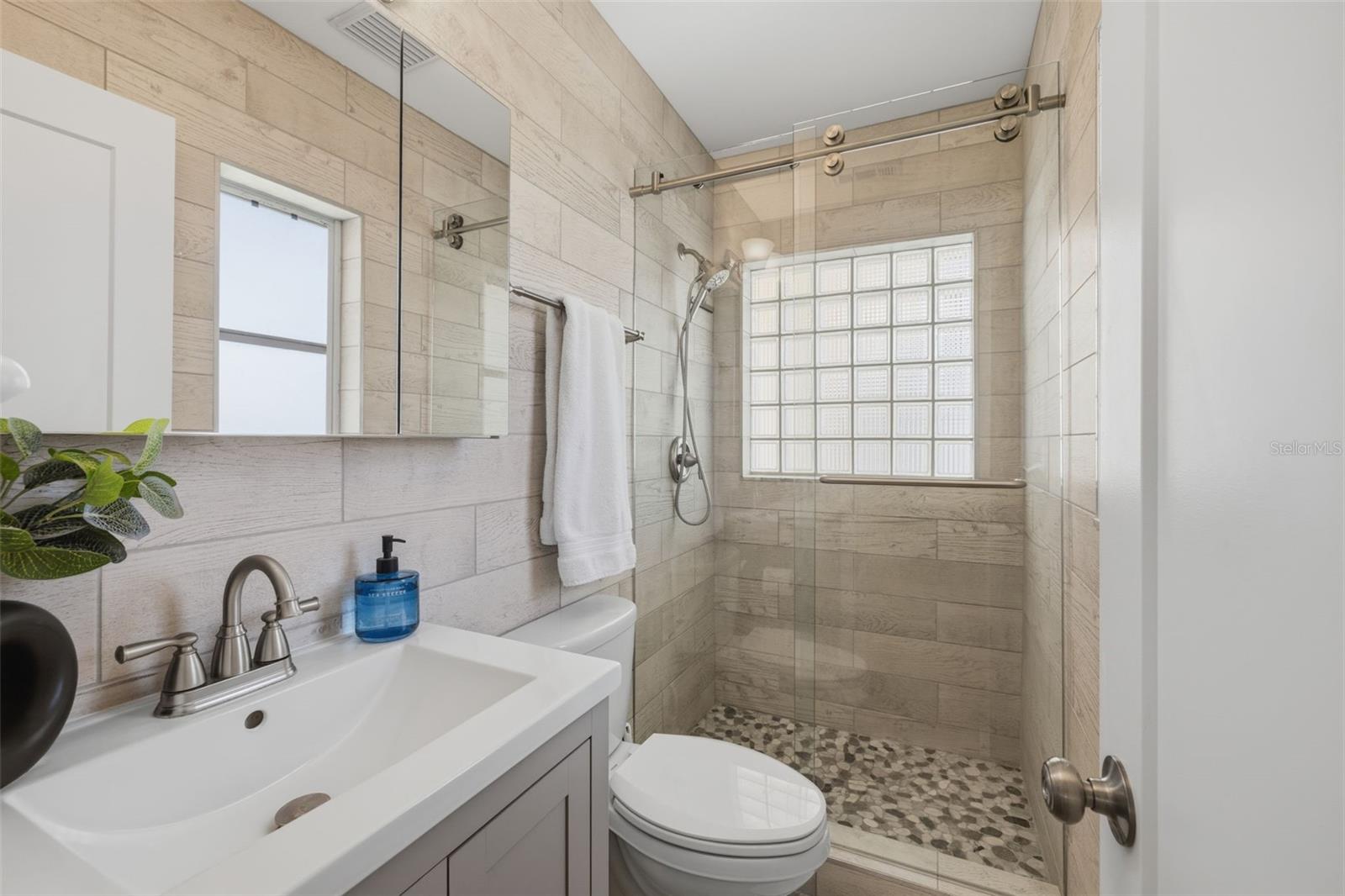 BELLE VISTA SHORES - Residential