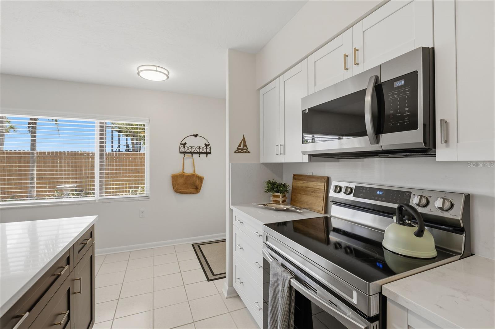 BELLE VISTA SHORES - Residential
