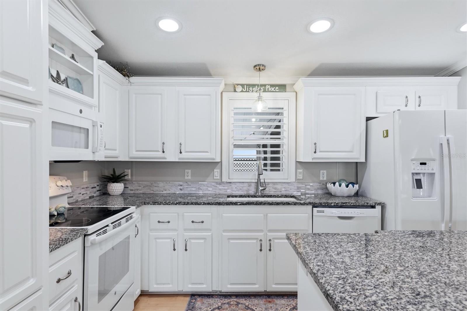 NORTH RIVER ESTATES - Residential
