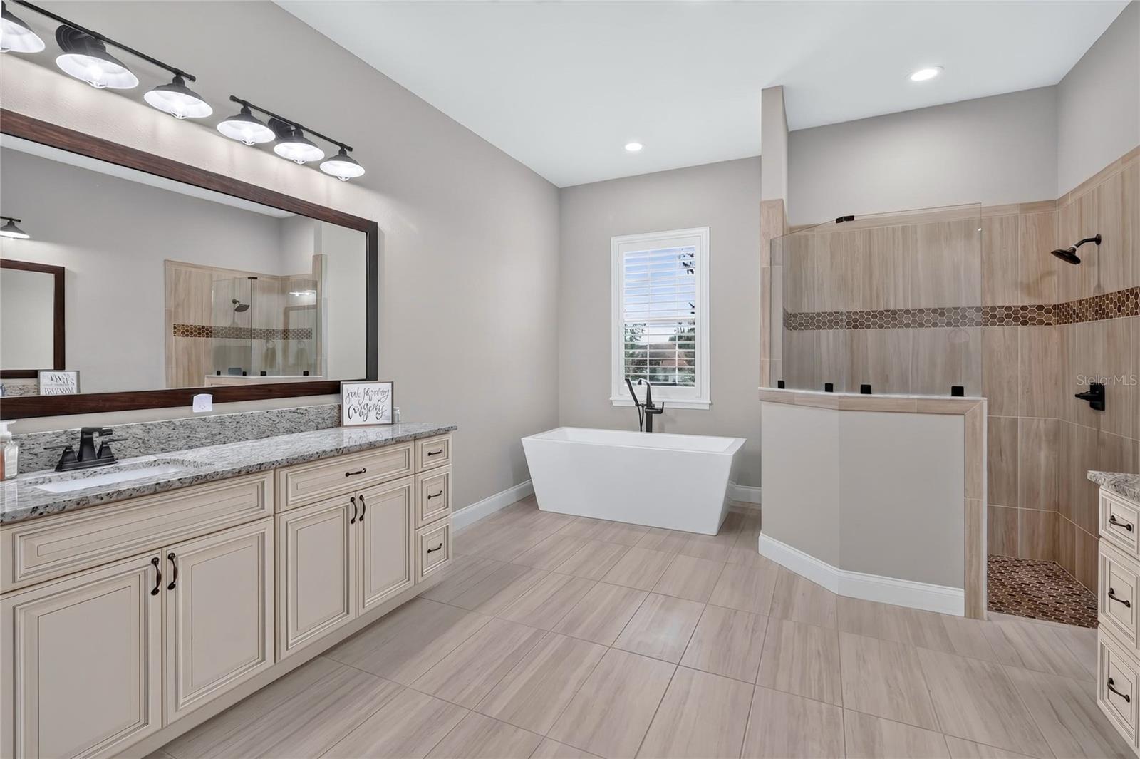 DELPHI WOODS - Residential