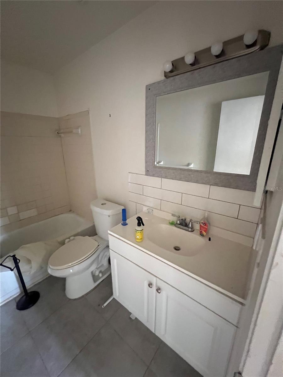 PORT MALABAR COUNTRY CLUB UNIT 07 REP 01 - Residential