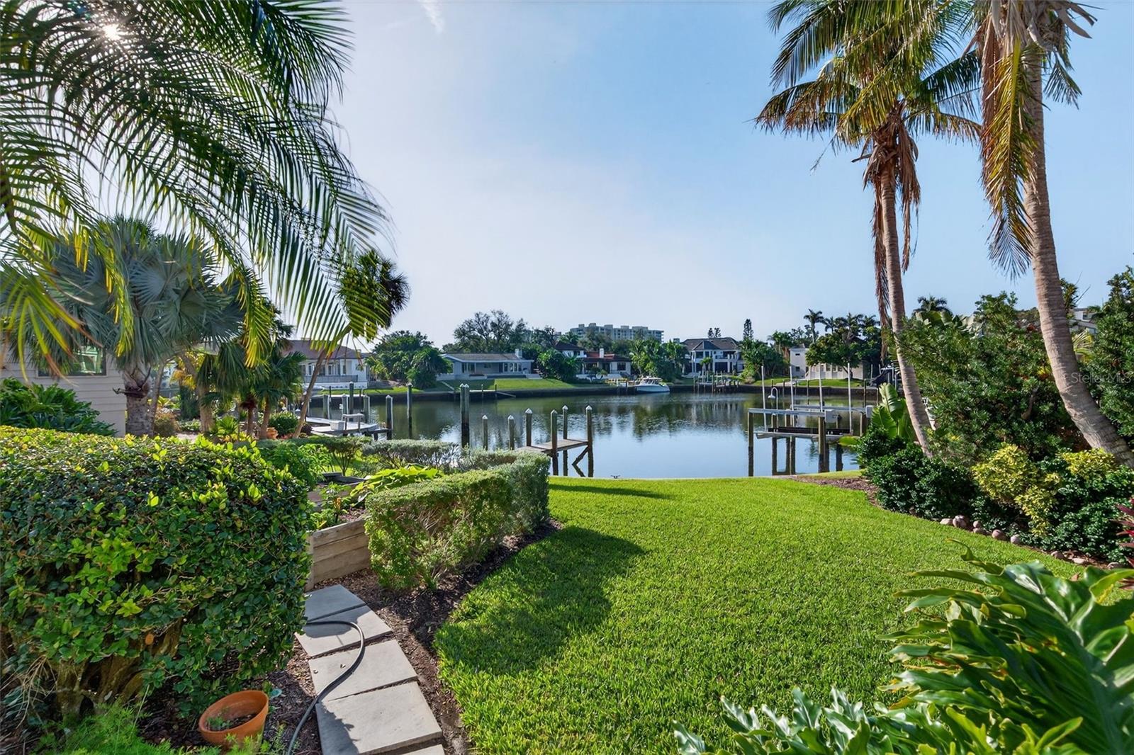 BAY ISLES - Residential