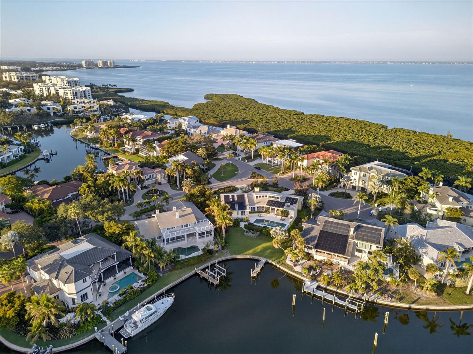 BAY ISLES - Residential