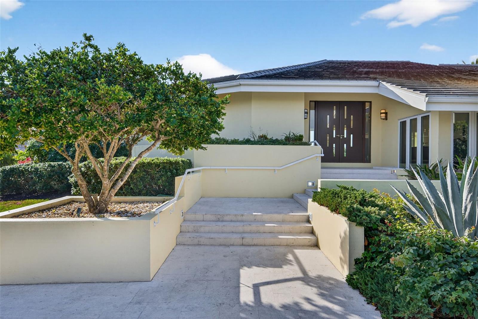 BAY ISLES - Residential