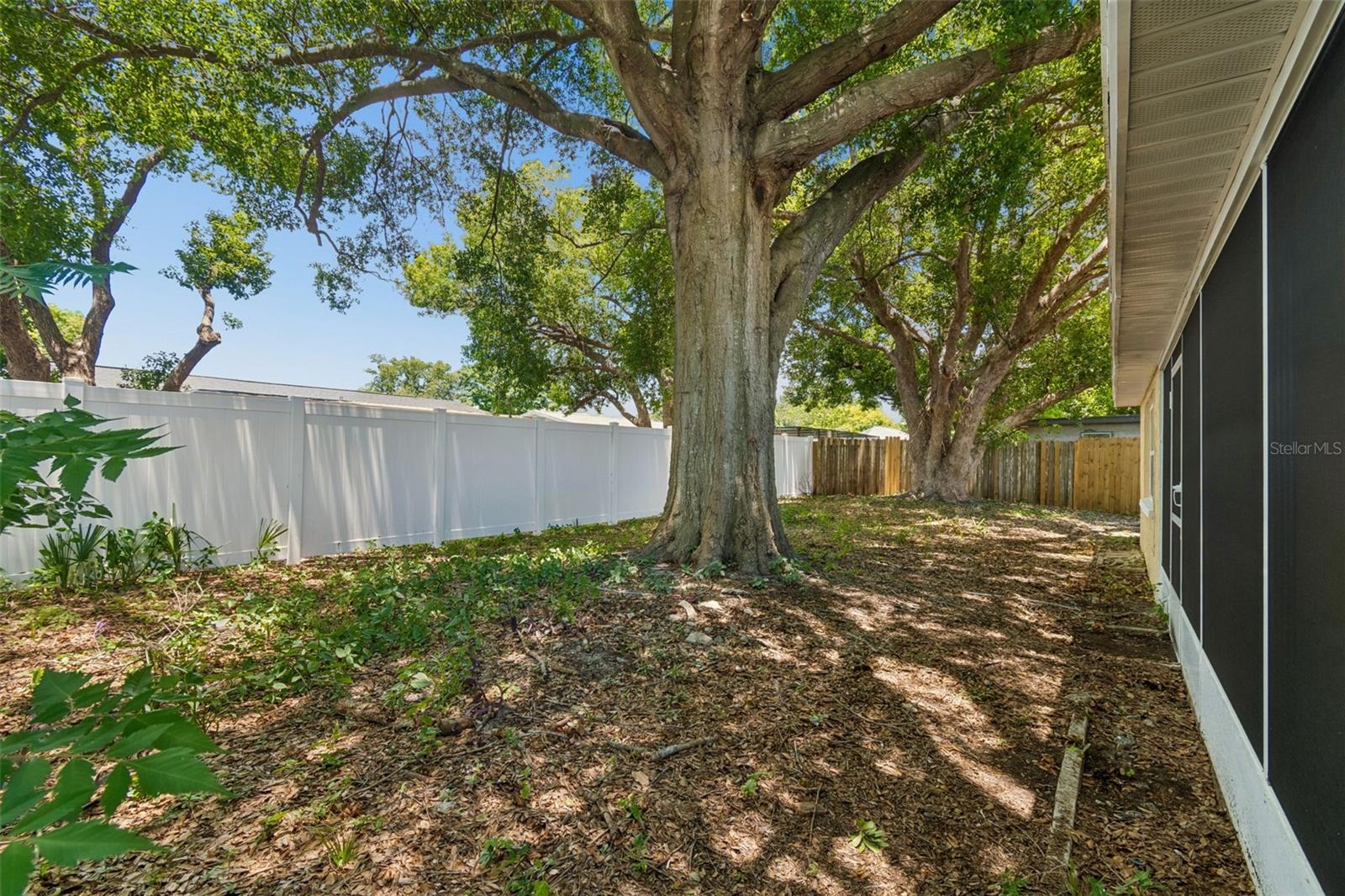 EMBASSY HILLS - Residential