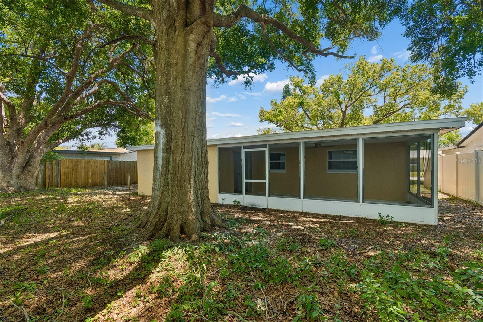 EMBASSY HILLS - Residential