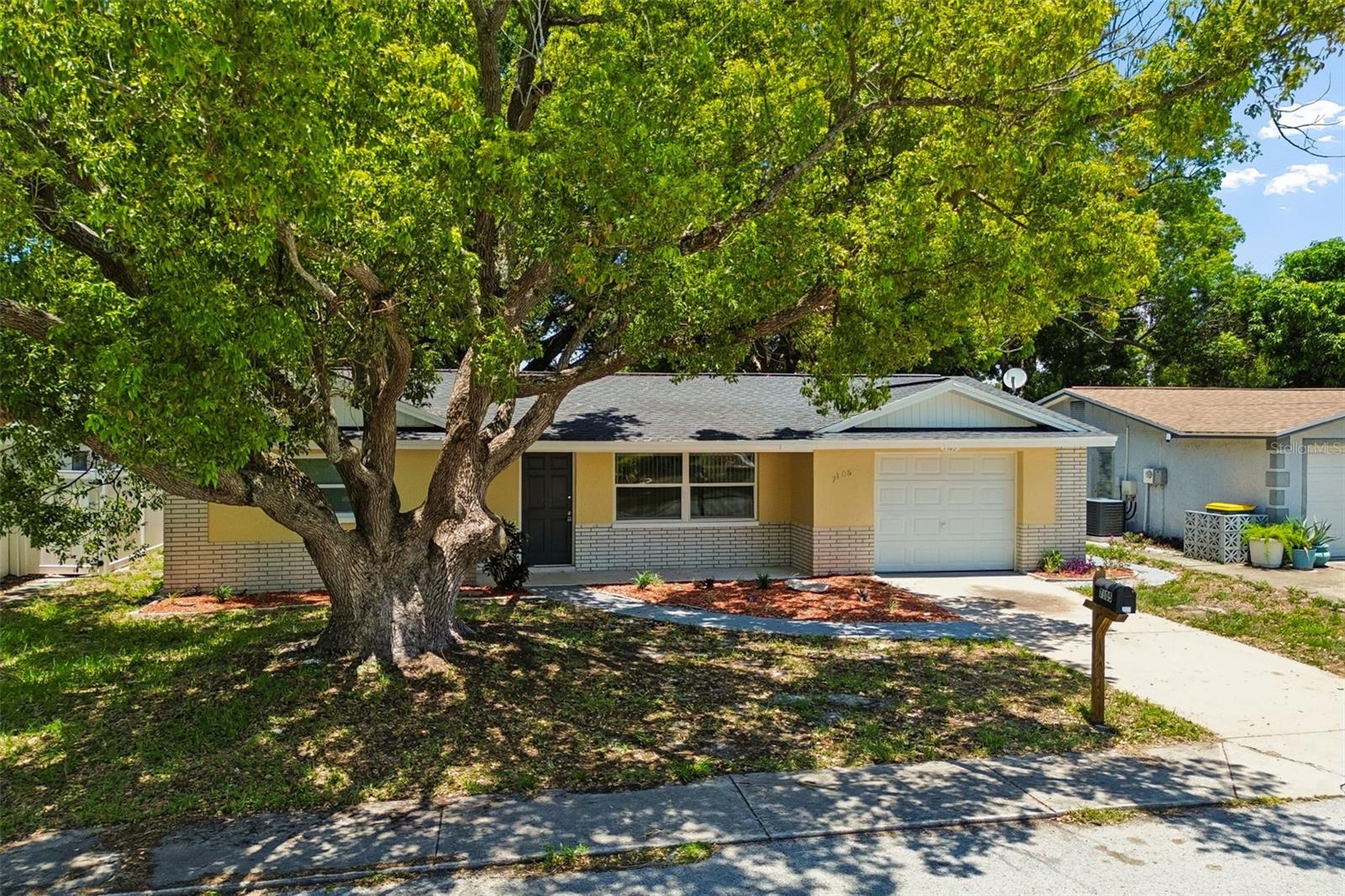 EMBASSY HILLS - Residential