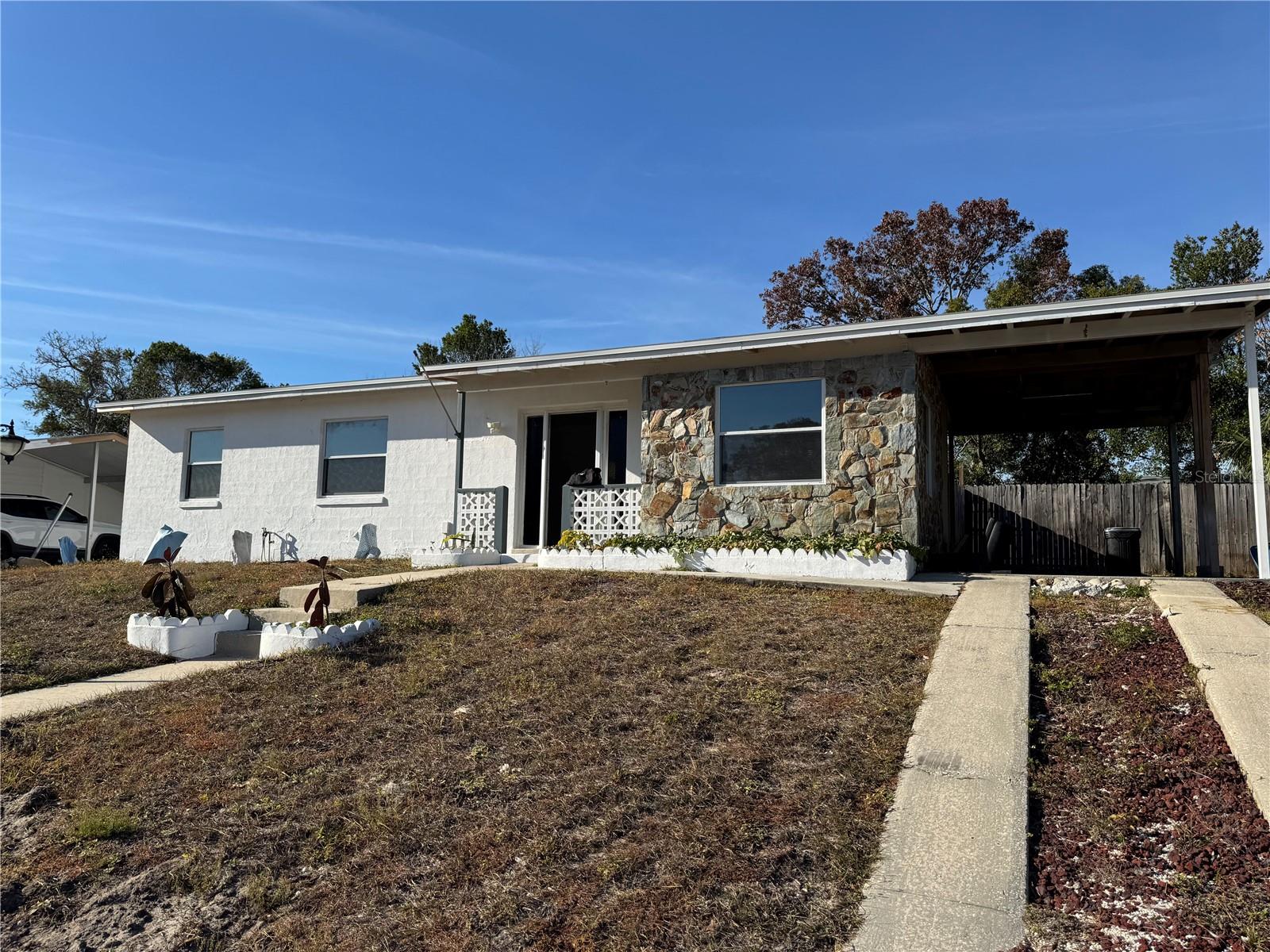 A beautiful well-maintained home with a HUGE YARD!!! In addition, a new roof, a newly remodeled kitchen and bathroom. Take advantage of this 3-bedroom, one bath plus a bonus flex room for an office area right in the heart of Spring Hill. This gem won't last long. Come see it today!