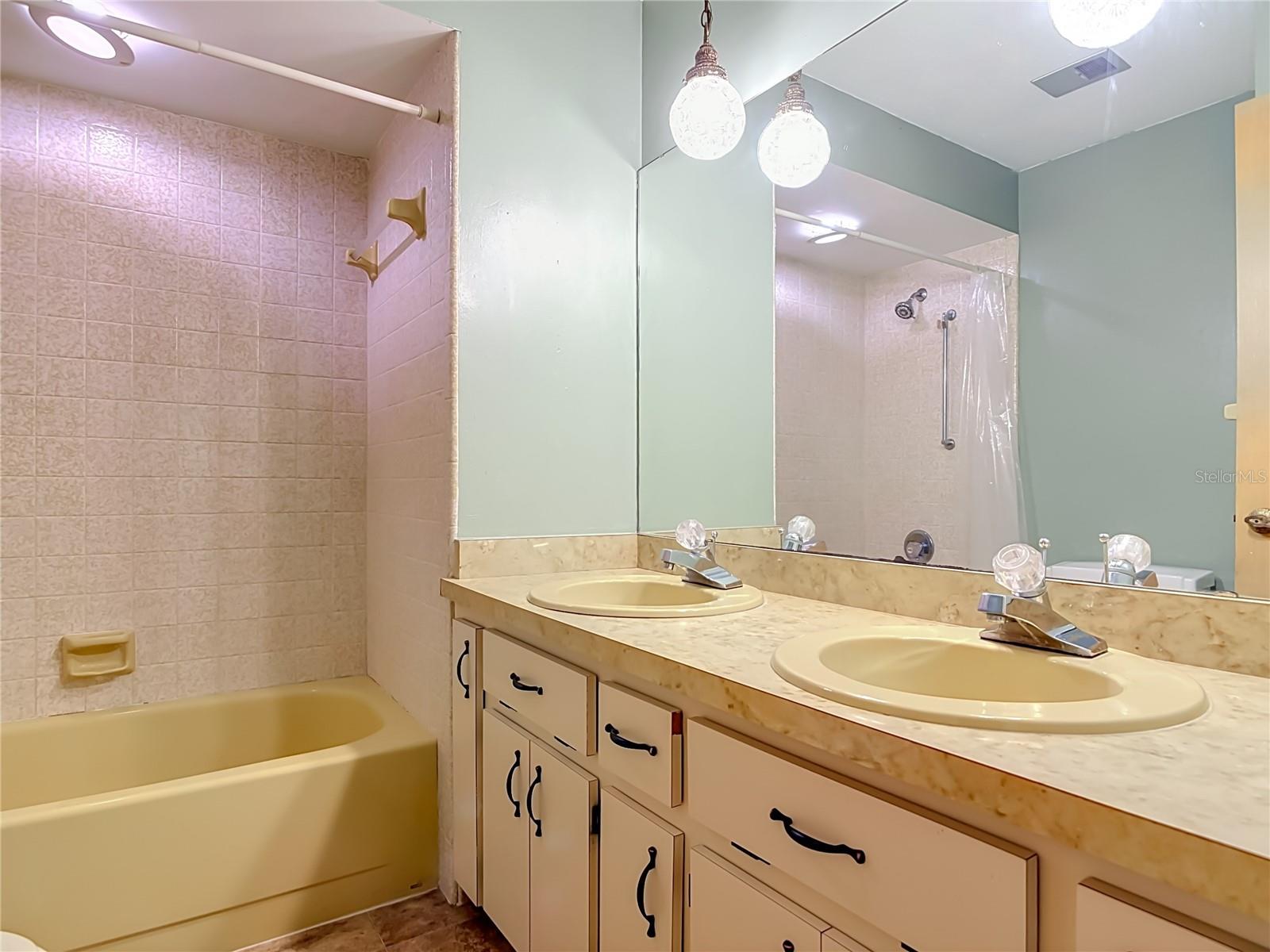 DELTONA LAKES UNIT 08 - Residential