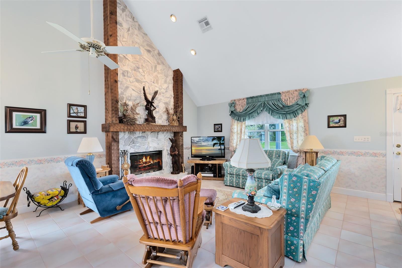 LAKE MARIAN SHORES - Residential