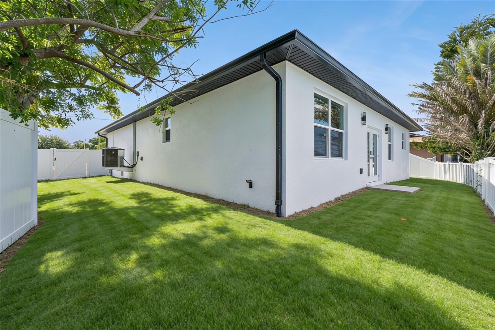 ALOHA GARDENS - Residential