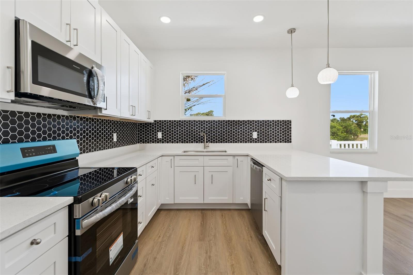 ALOHA GARDENS - Residential