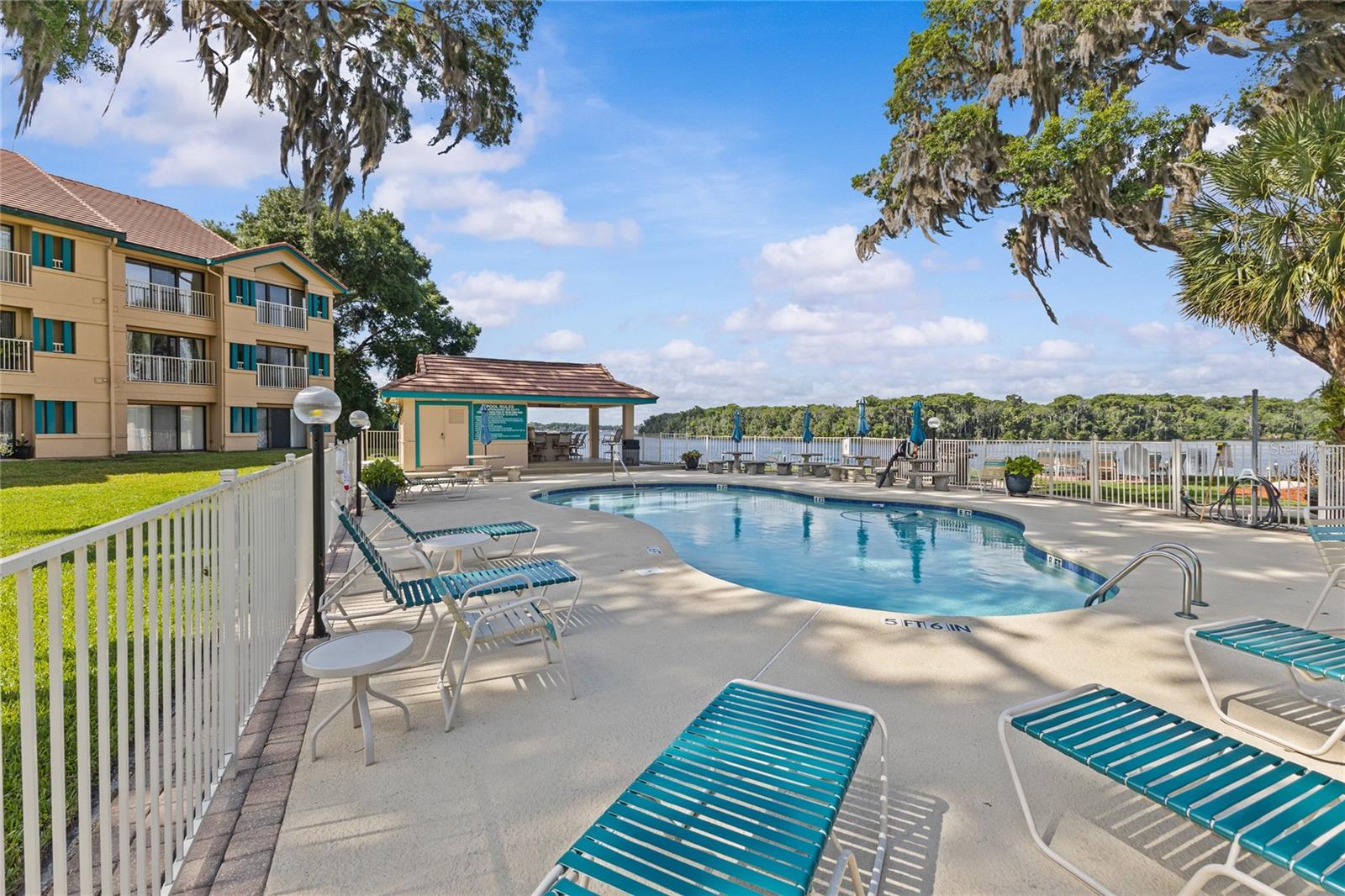 SPORTSMANS LODGE - Residential