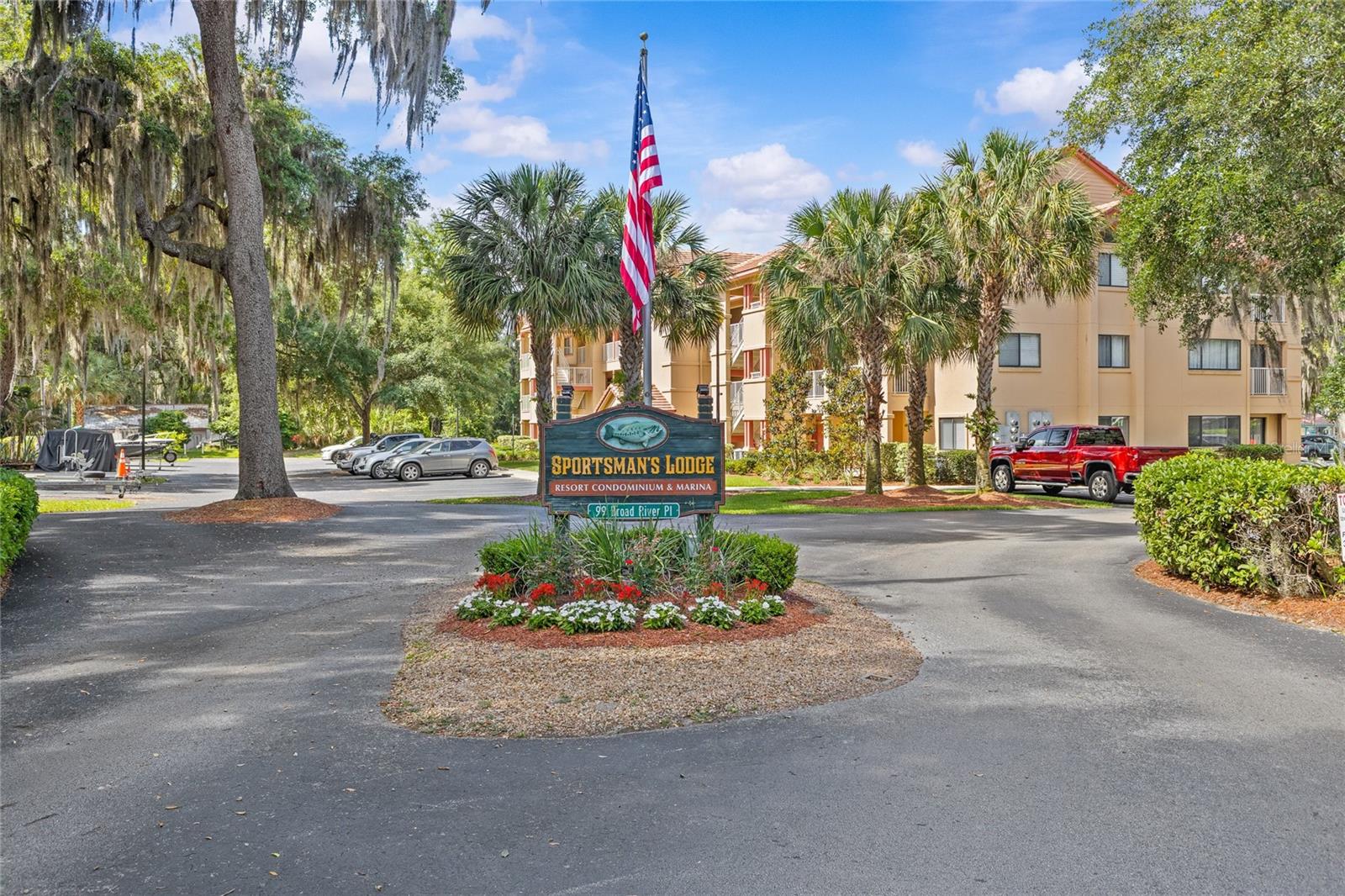 SPORTSMANS LODGE - Residential