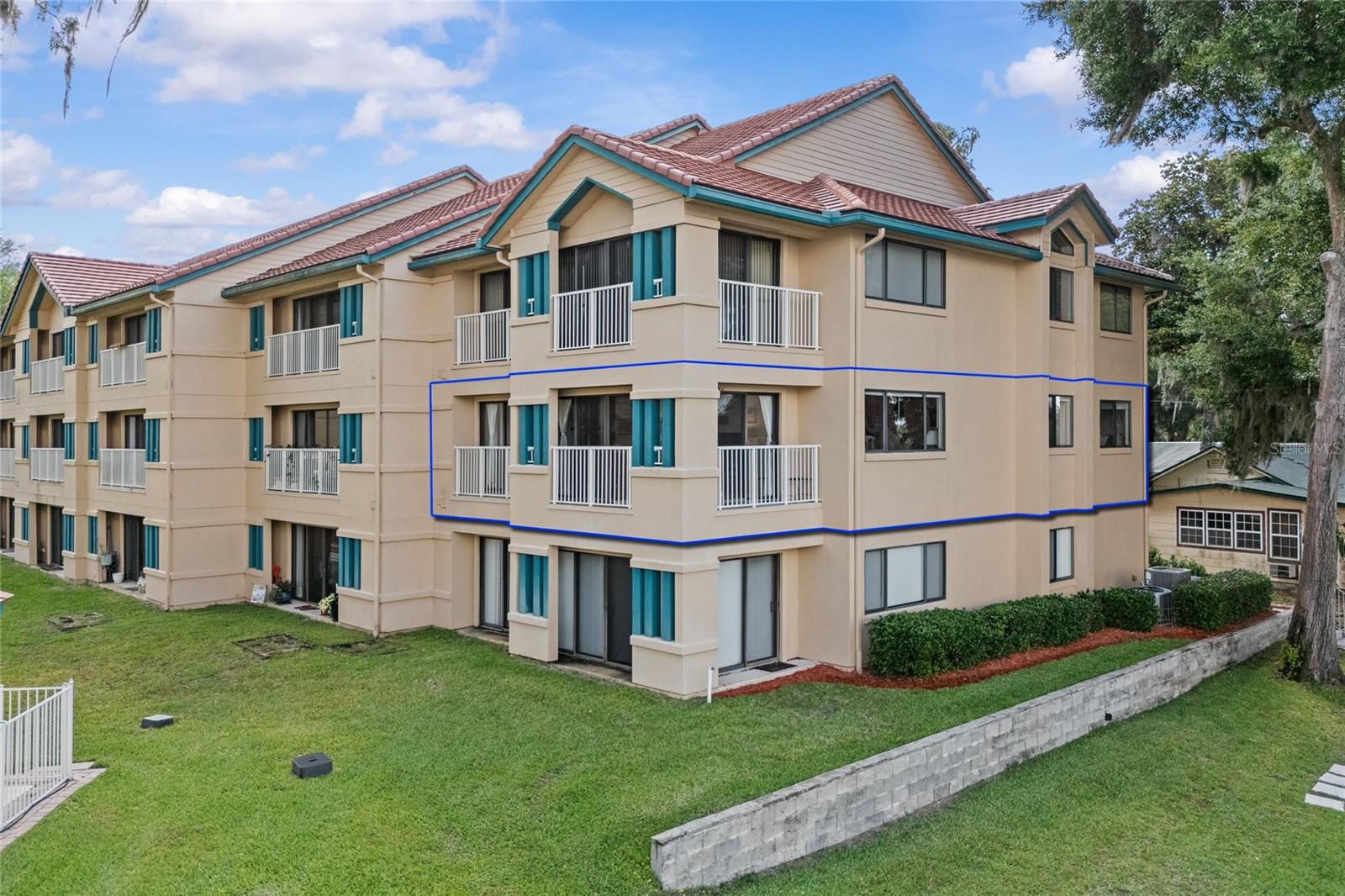 SPORTSMANS LODGE - Residential