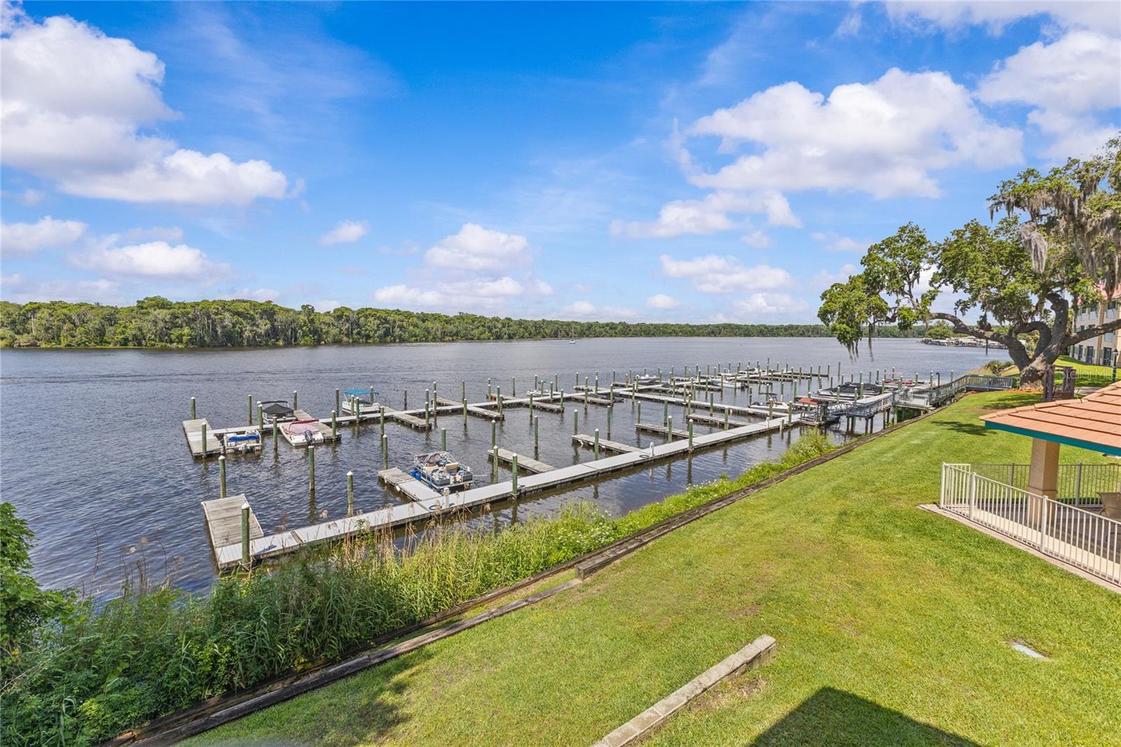SPORTSMANS LODGE - Residential