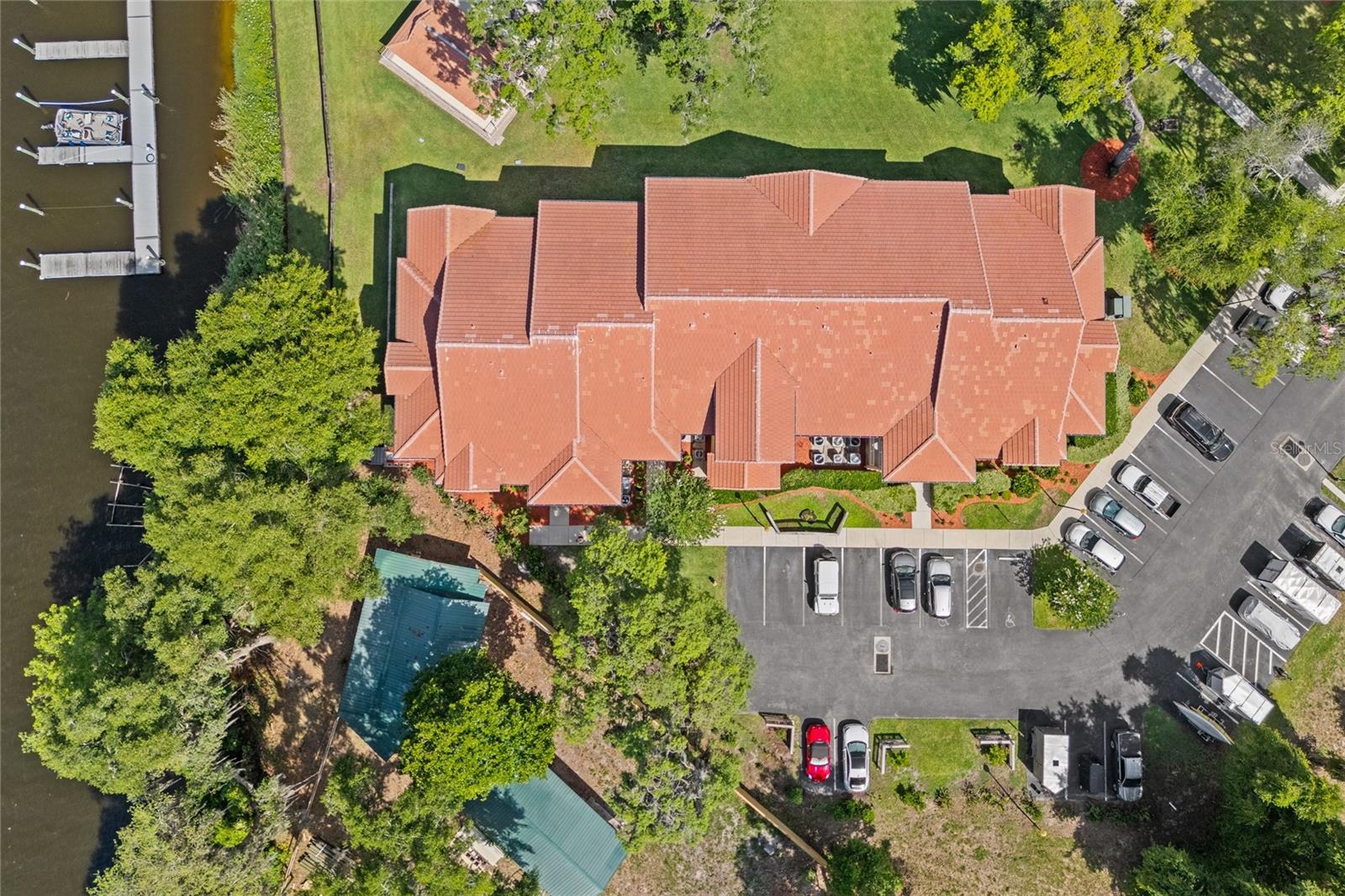 SPORTSMANS LODGE - Residential