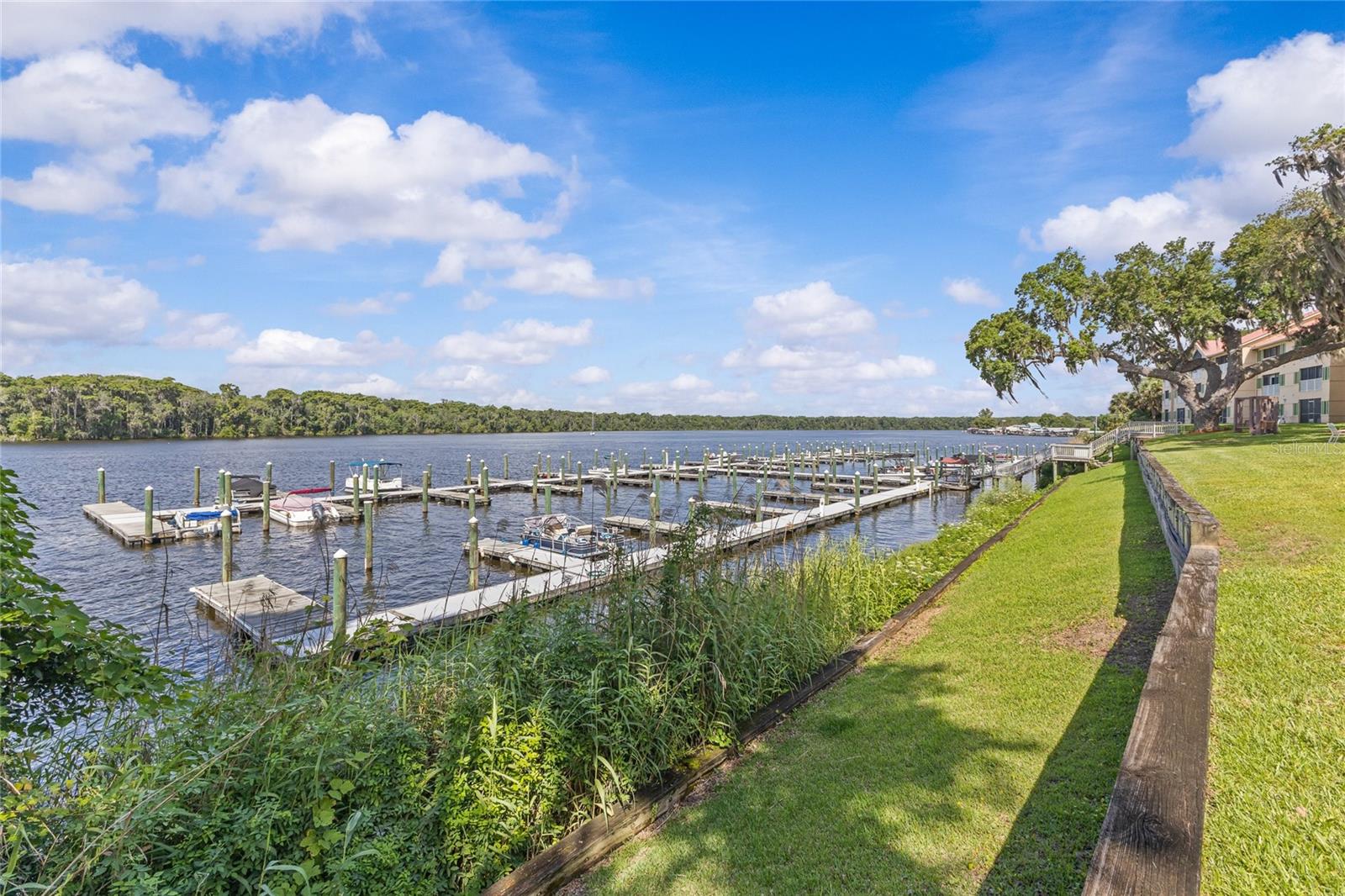 SPORTSMANS LODGE - Residential